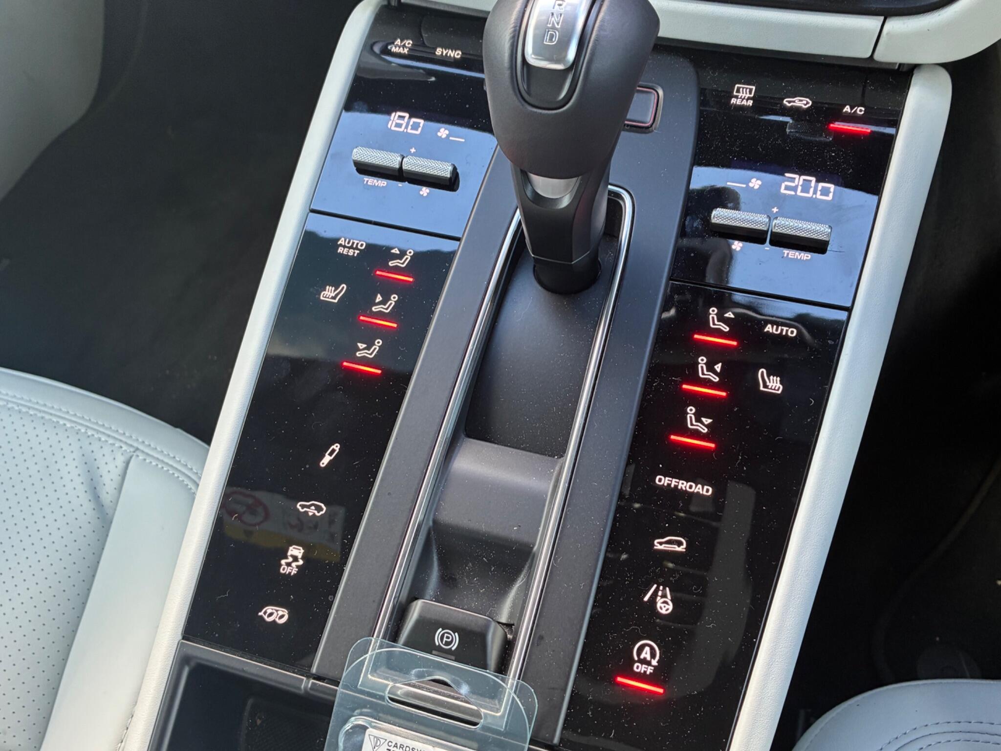 Porsche Macan view 27