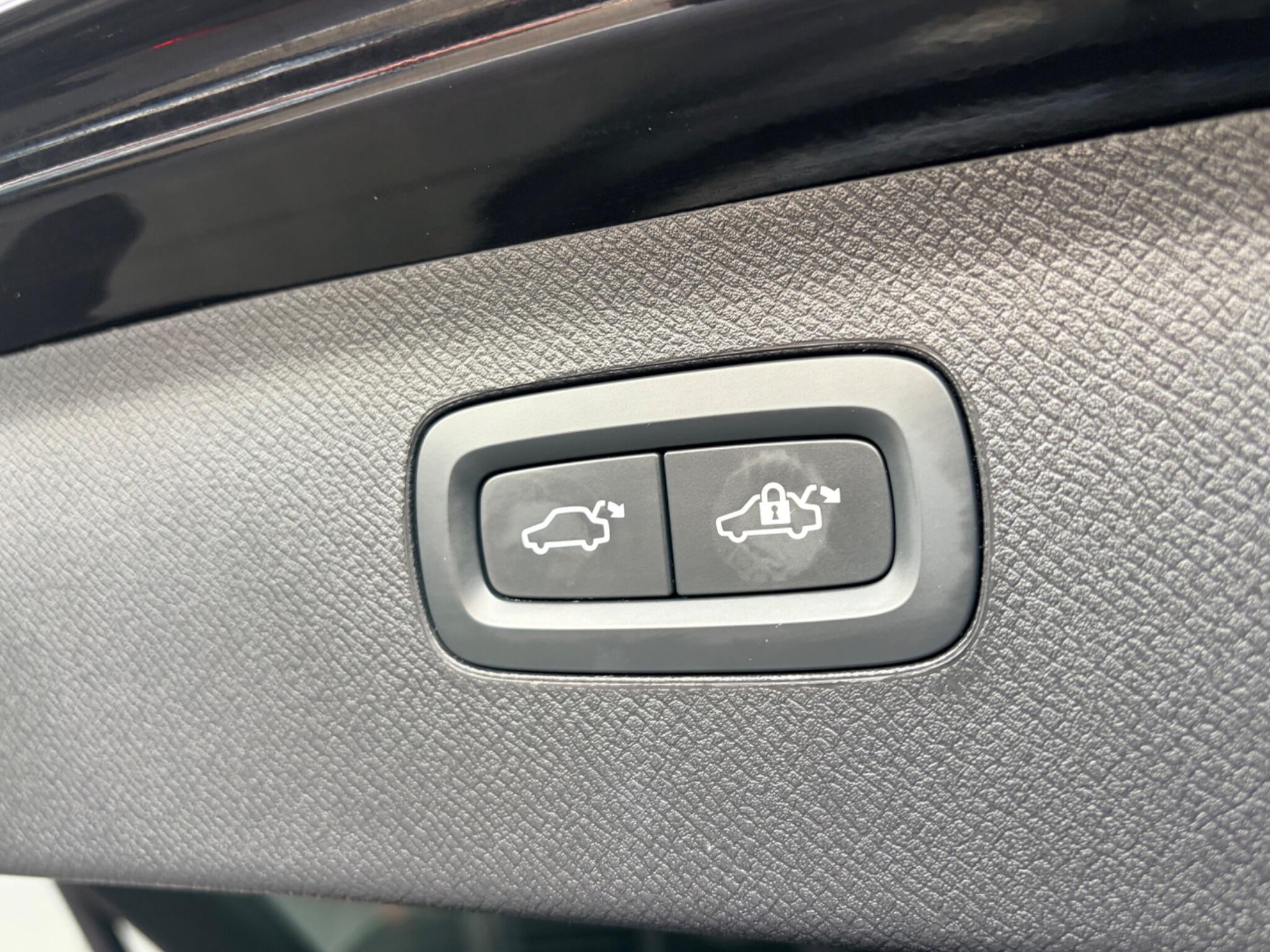Volvo XC90 view 22