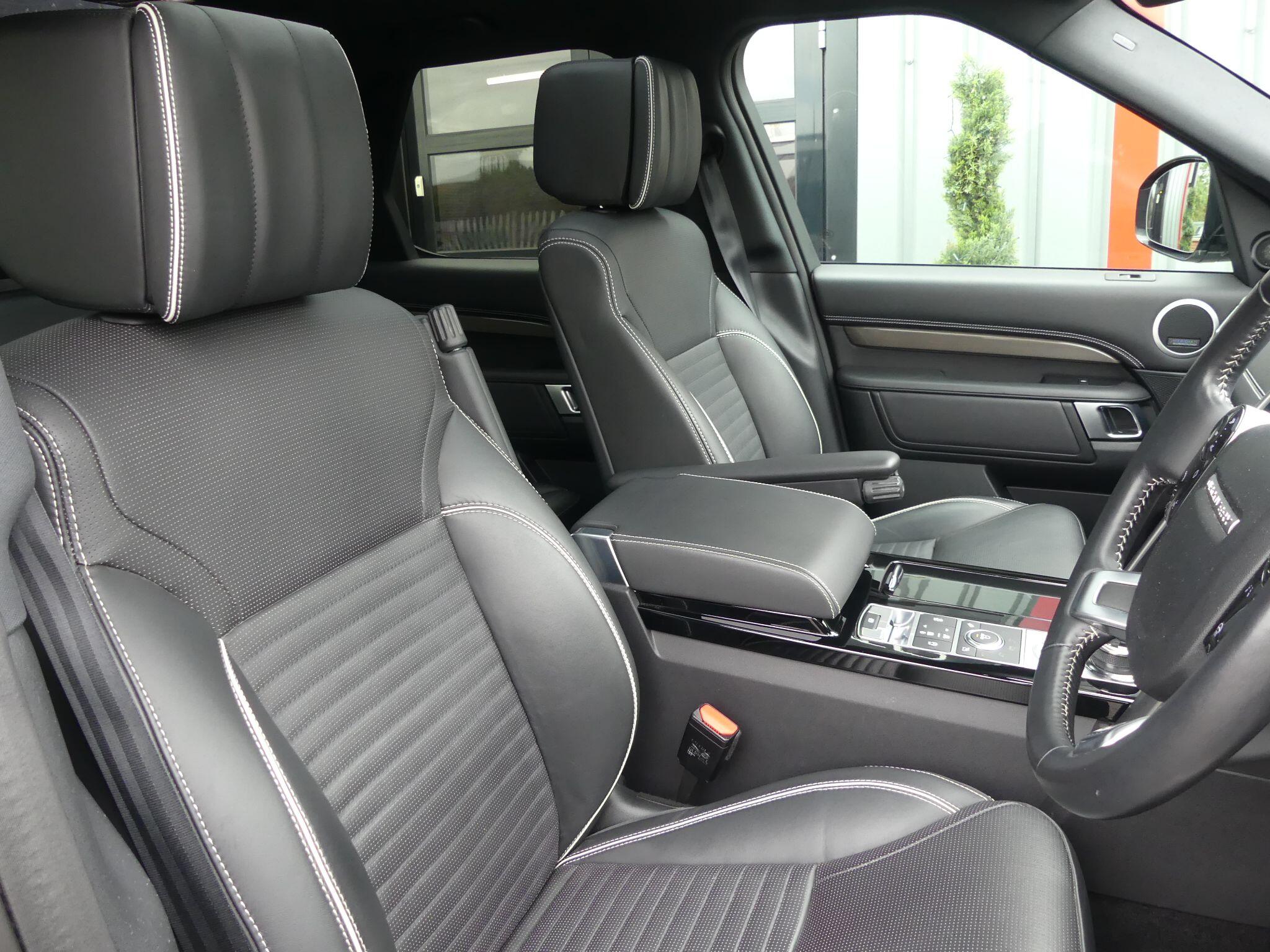 Land Rover Discovery view 13