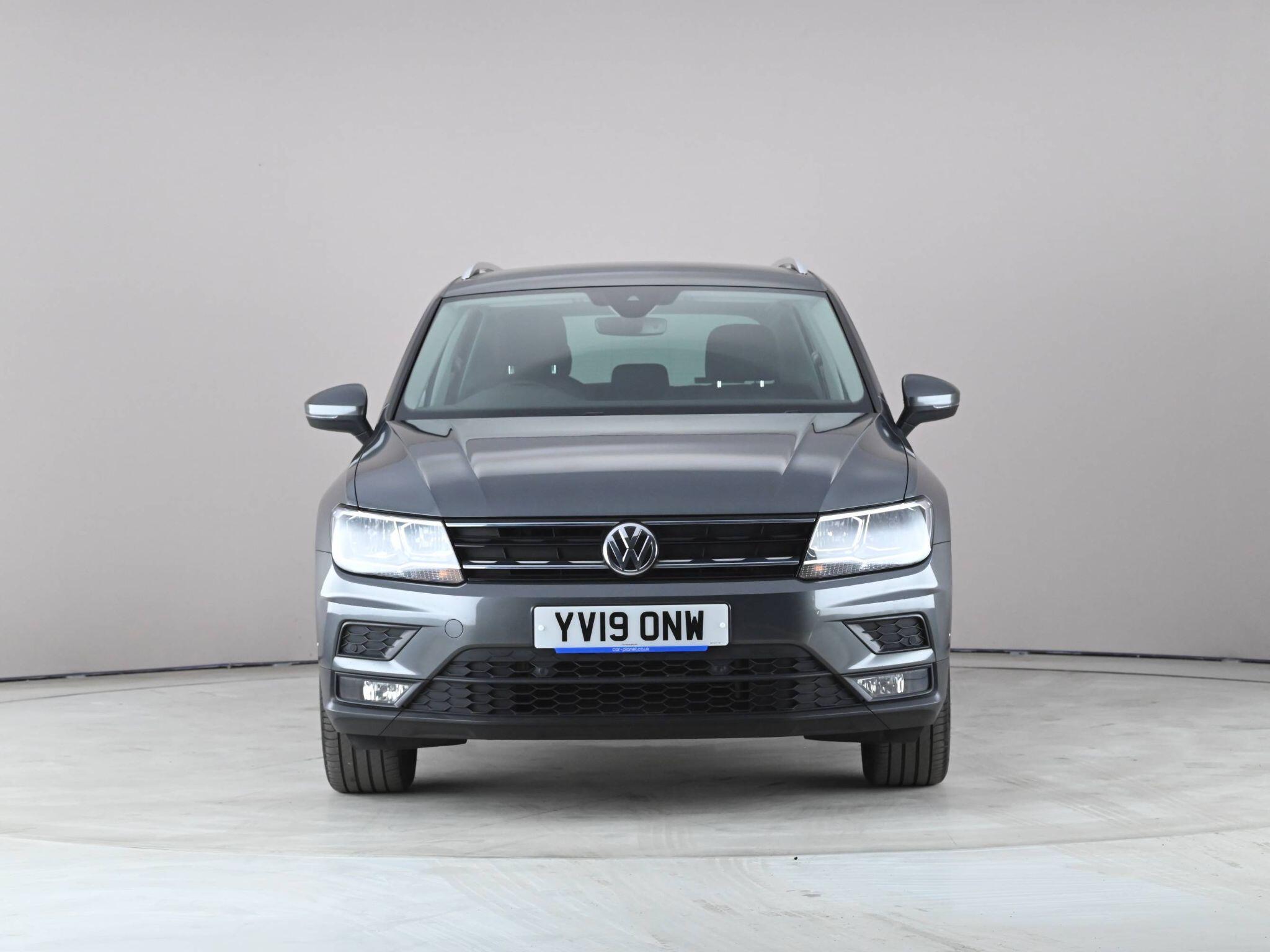 Volkswagen Tiguan view 6