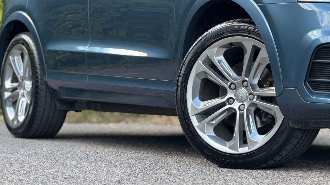Audi Q3 view 7