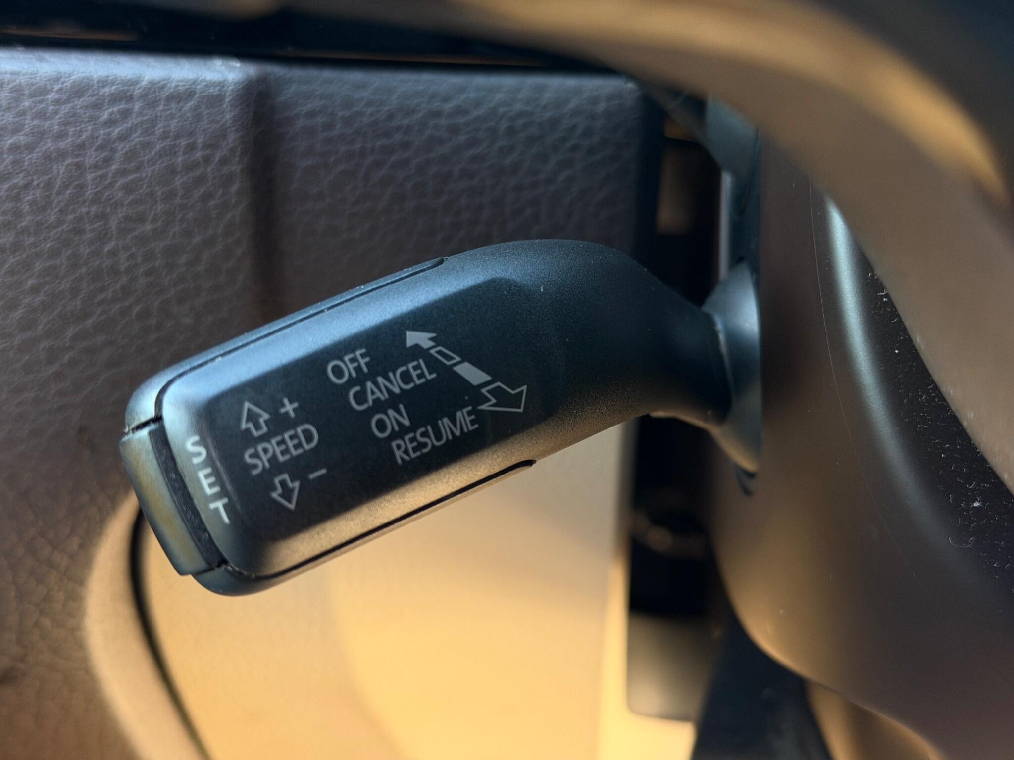 Volkswagen Touareg view 19