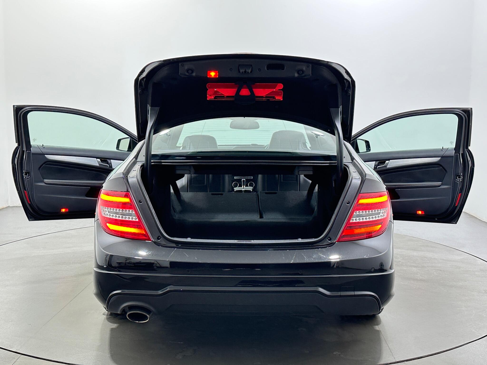 Mercedes-Benz C-Class view 38
