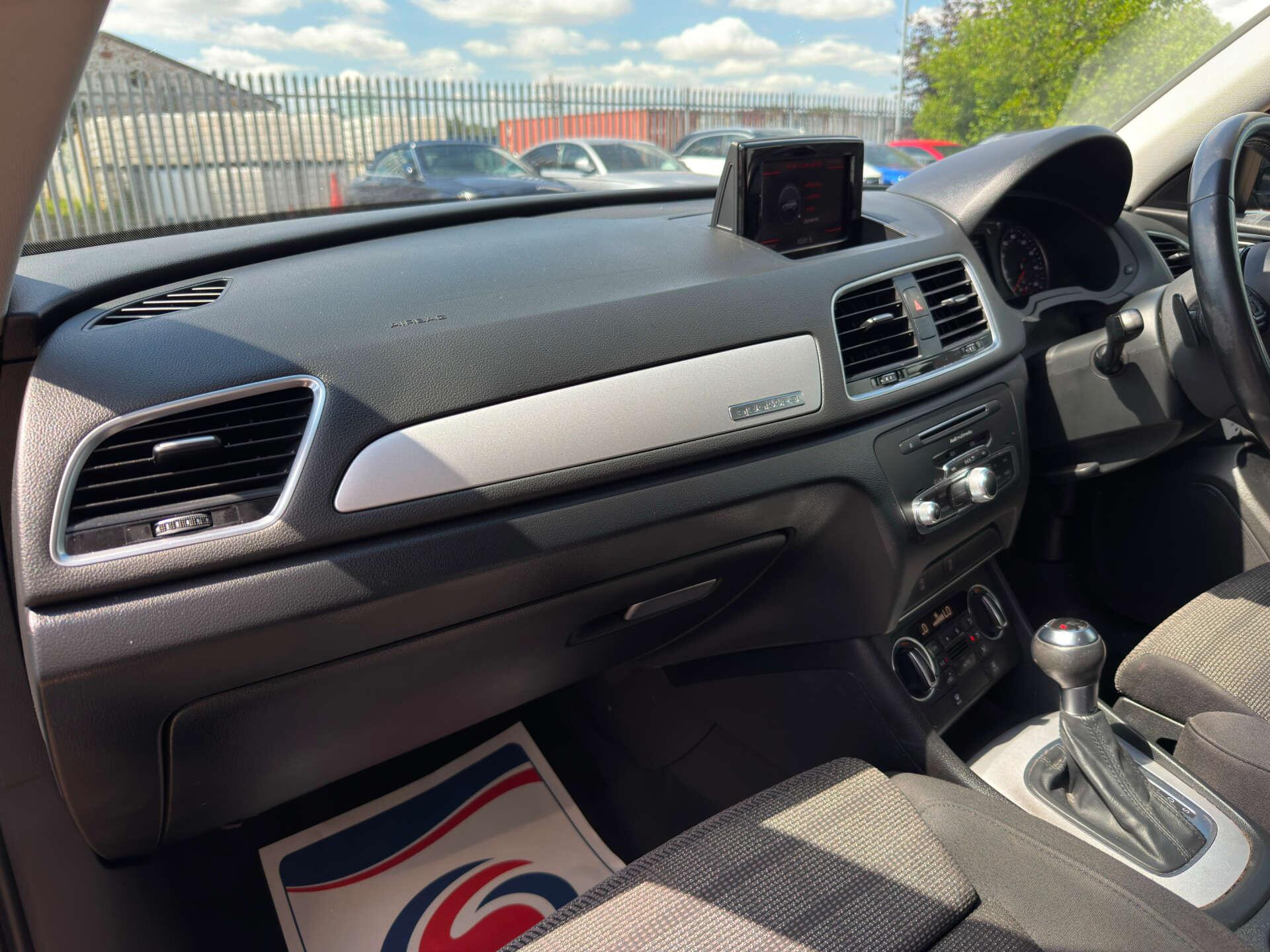 Audi Q3 view 43