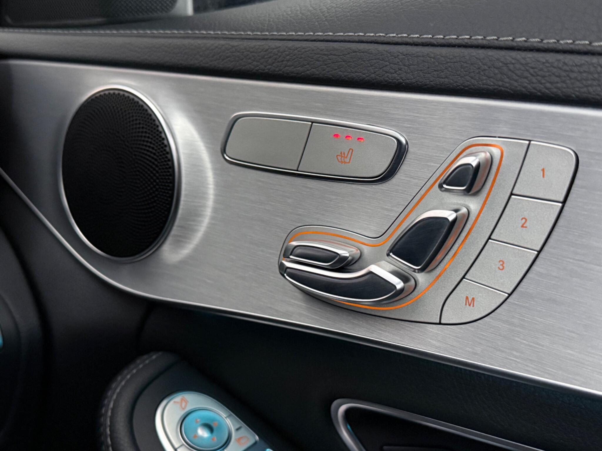 Mercedes-Benz C-Class view 33