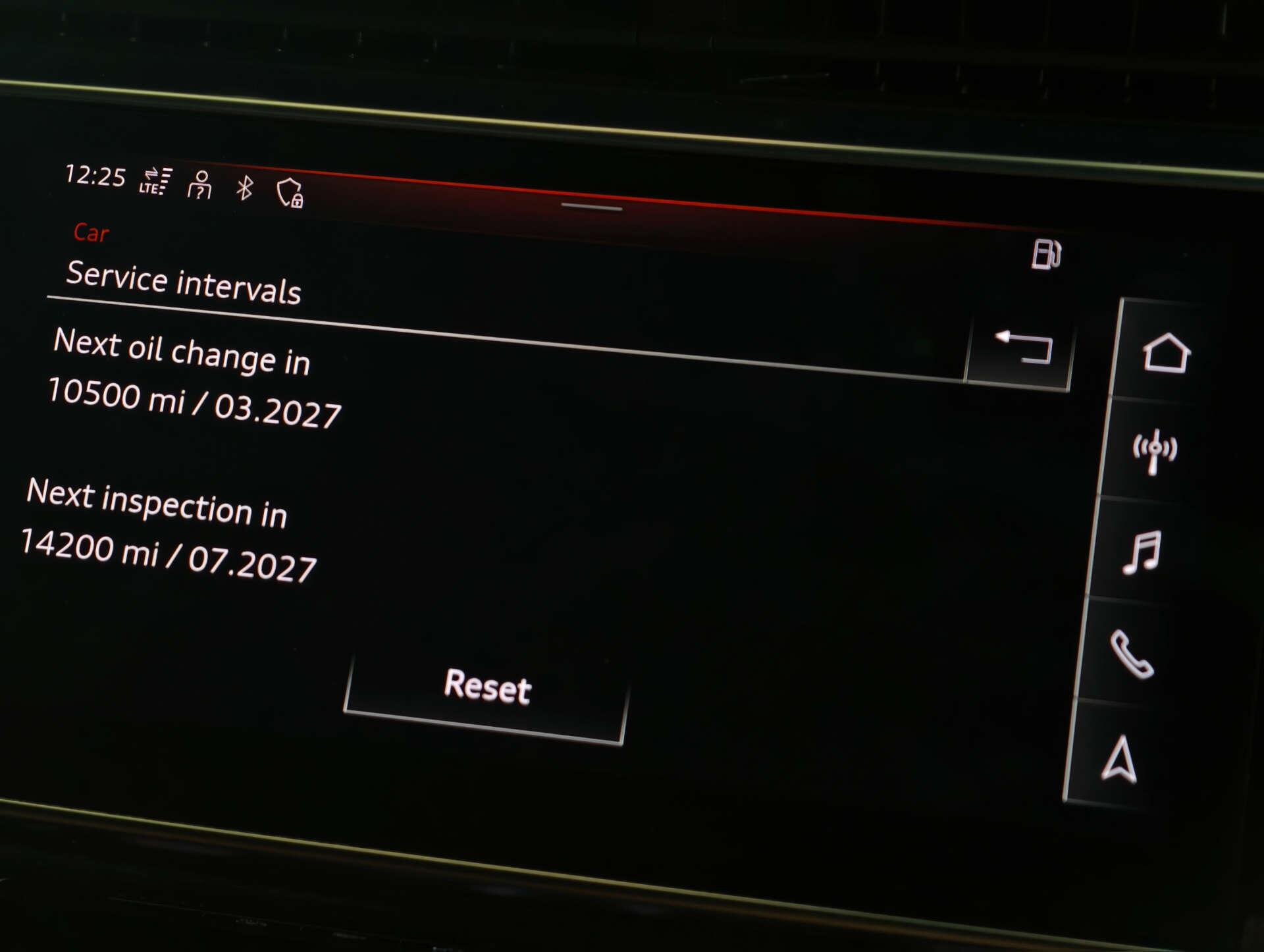 Audi SQ8 view 47