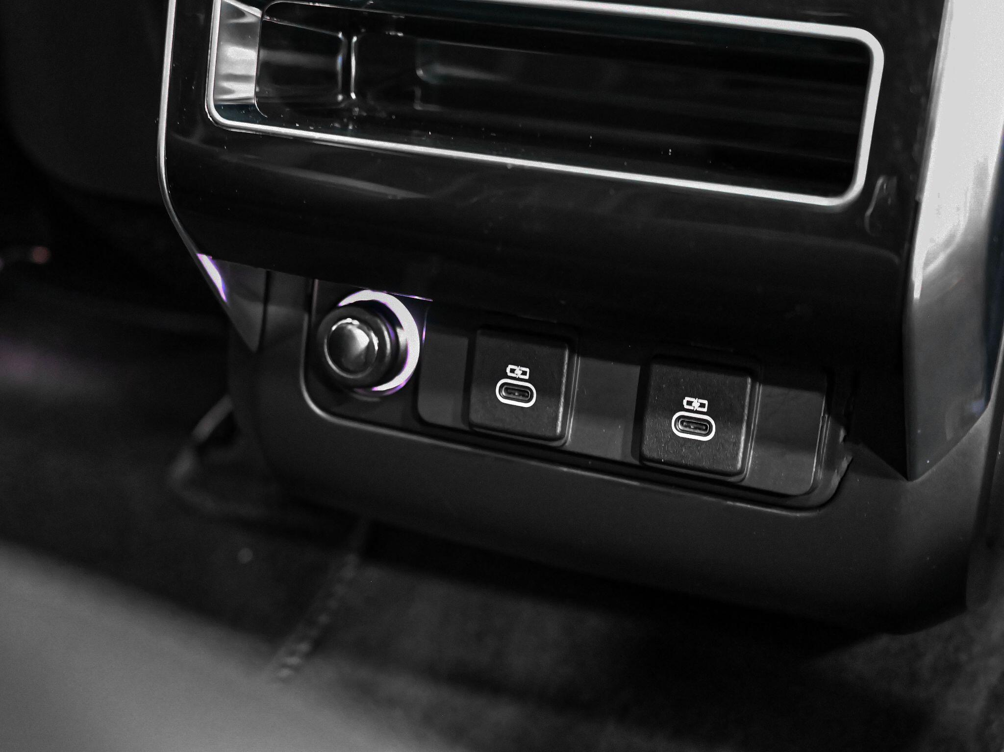 Land Rover Range Rover Sport view 30