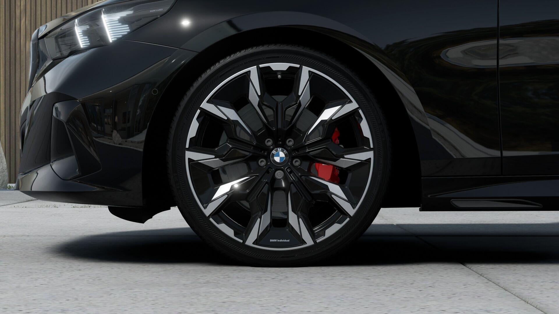 BMW 5 Series view 9