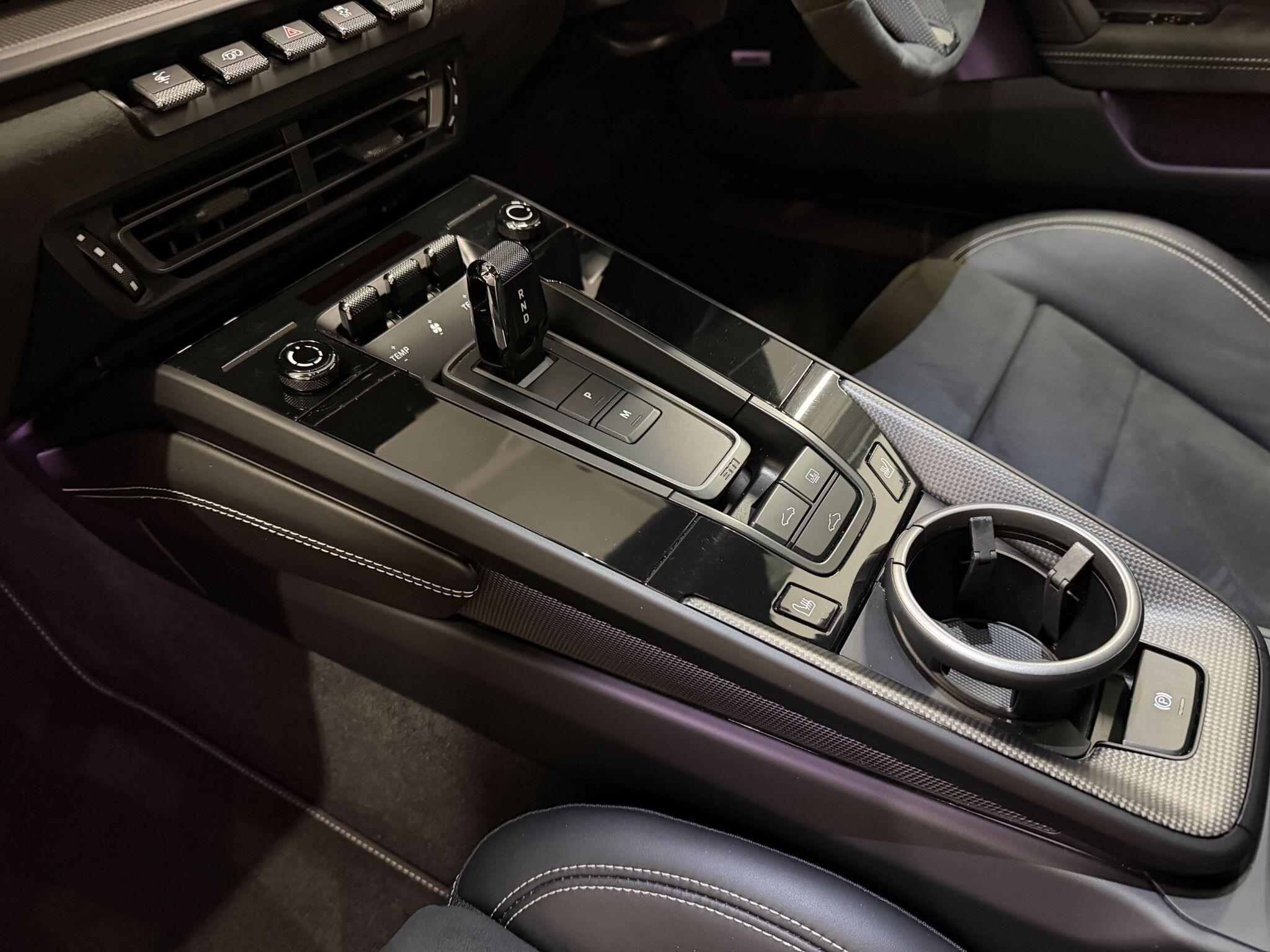 Porsche 911 view 16