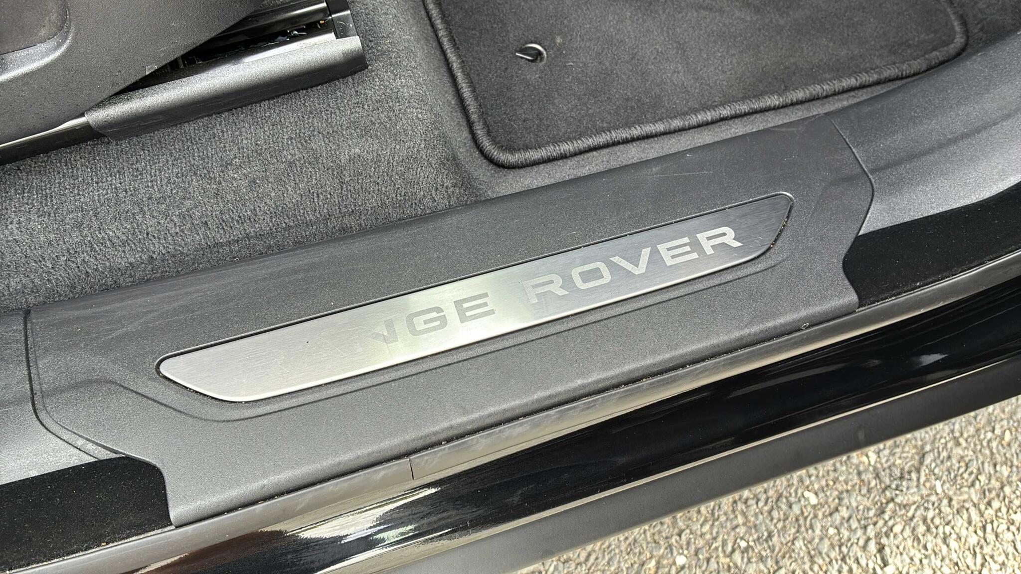 Land Rover Range Rover Velar view 34