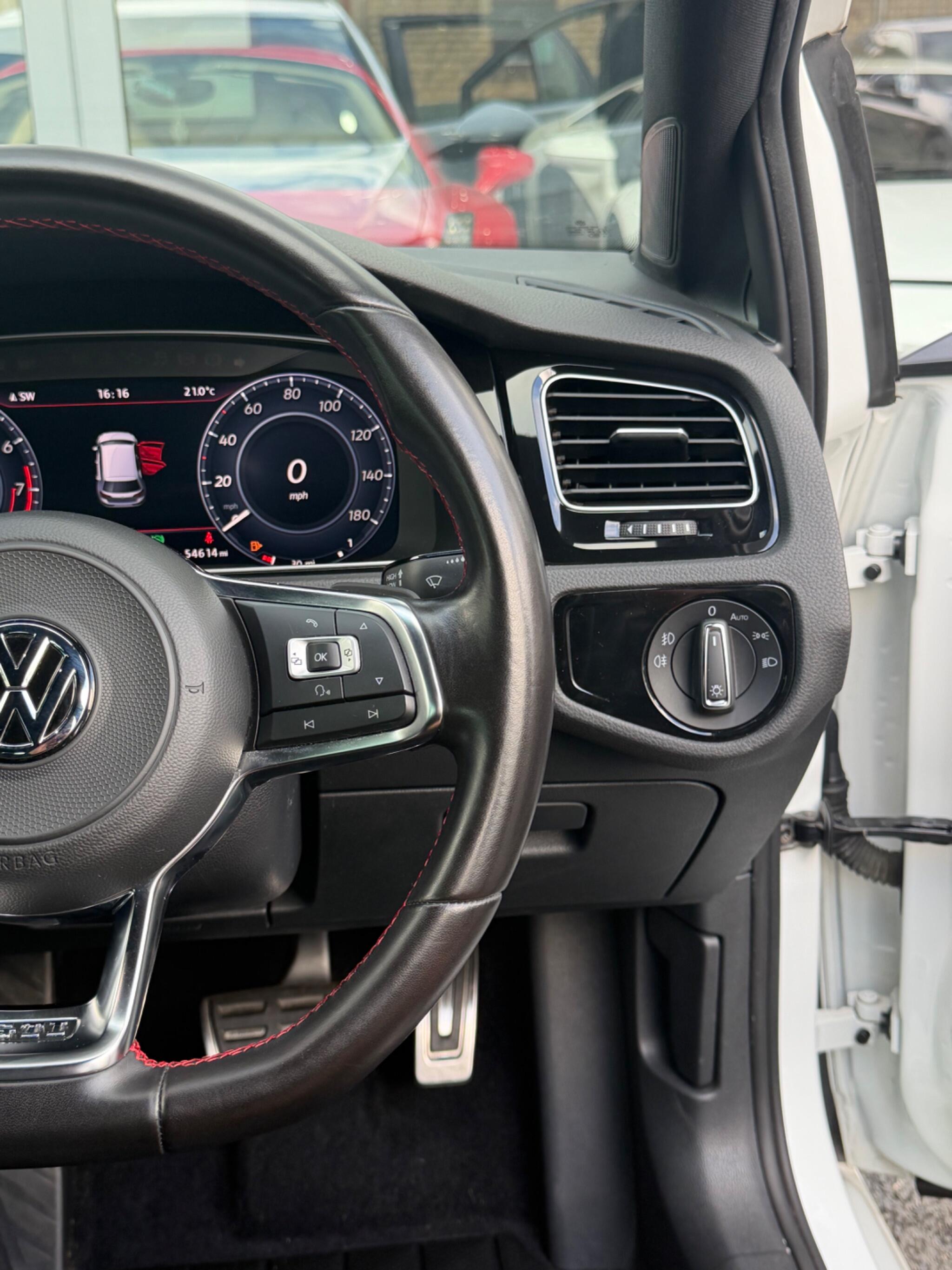 Volkswagen Golf view 17