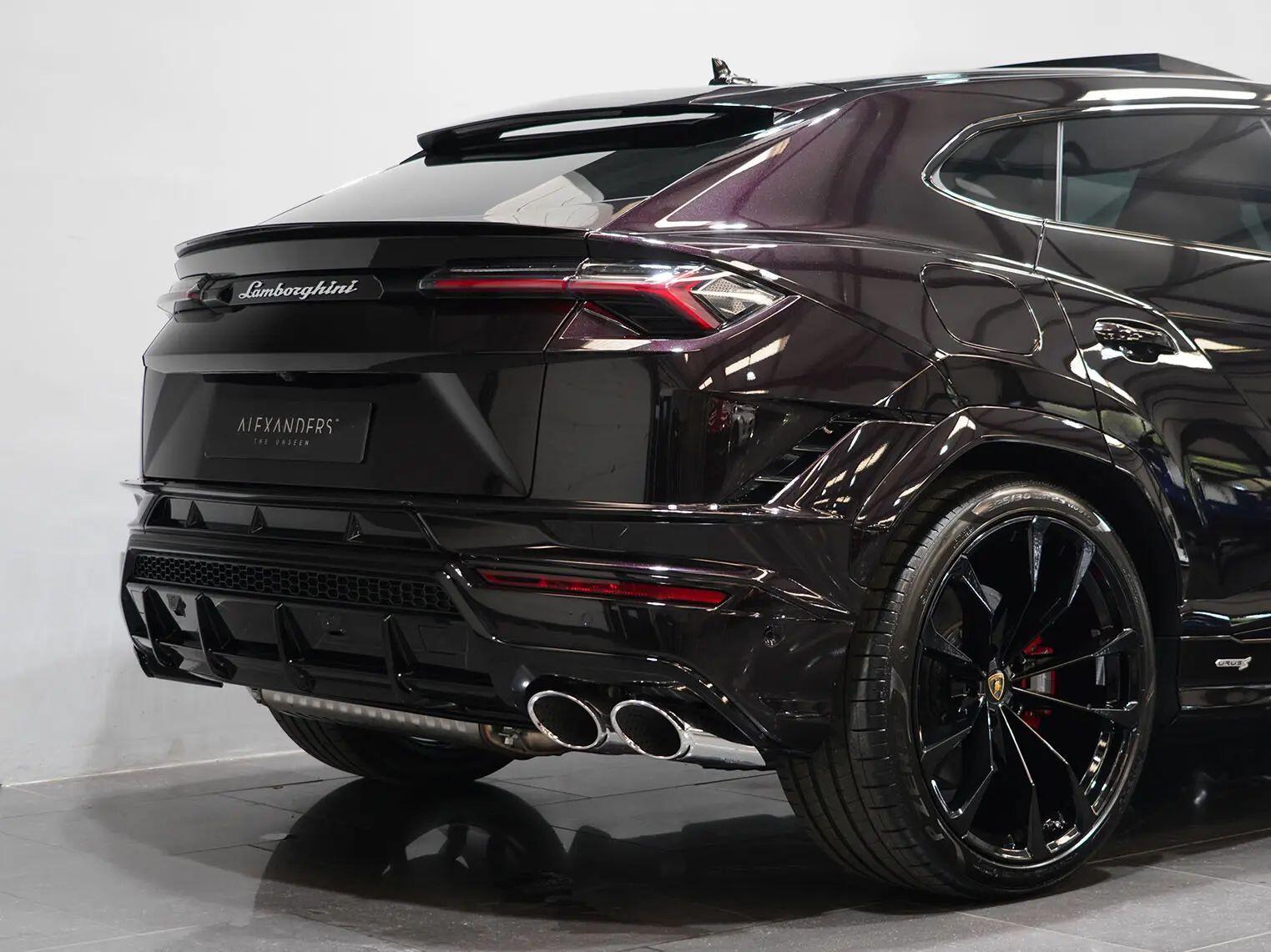 Lamborghini Urus view 11