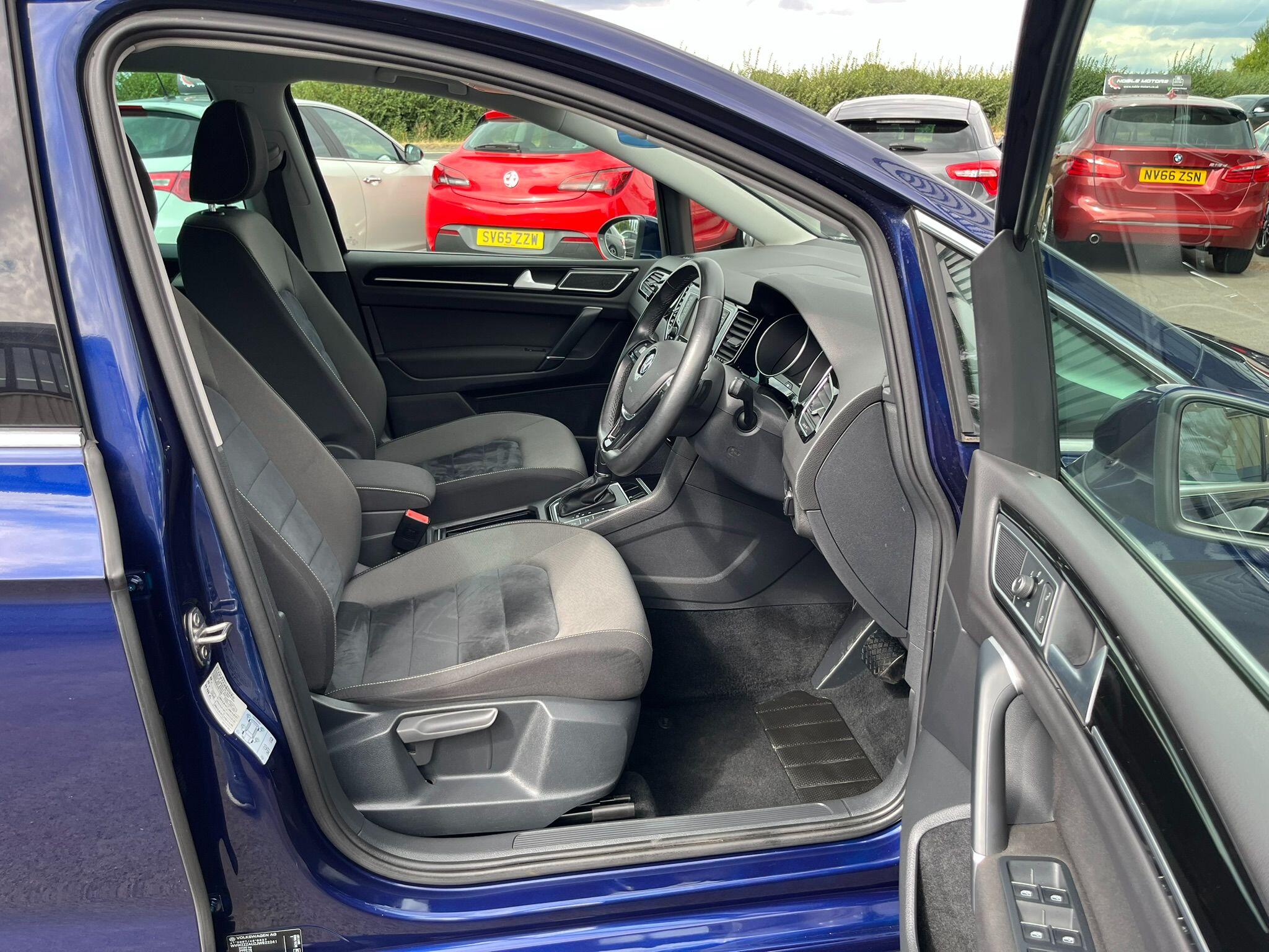Volkswagen Golf SV view 9