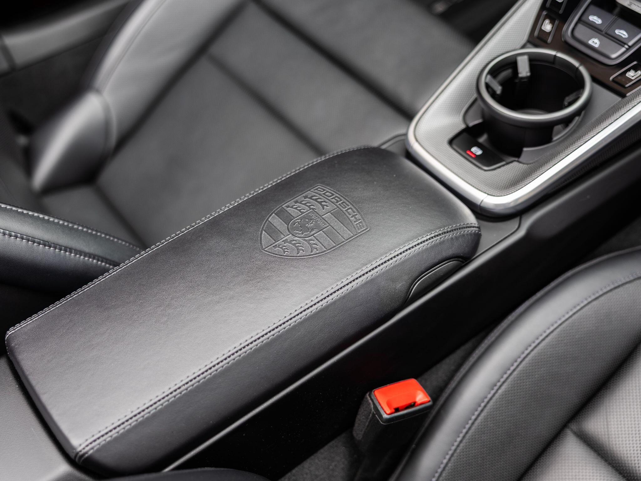 Porsche 911 view 40