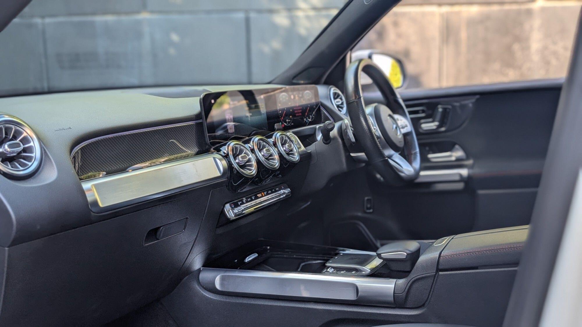 Mercedes-Benz GLB view 11