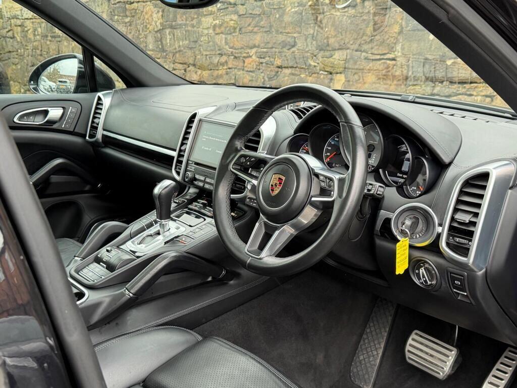 Porsche Cayenne view 13