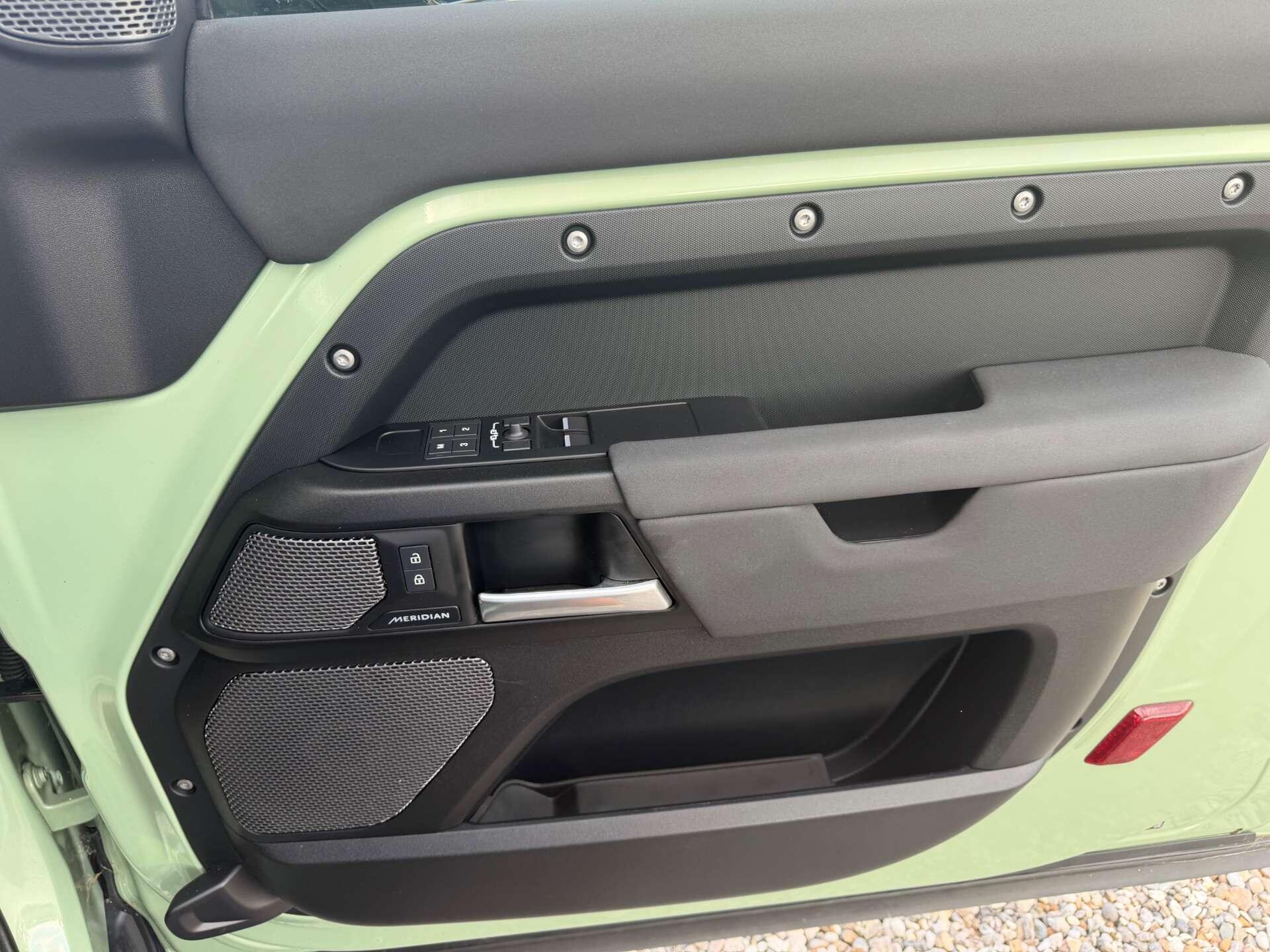 Land Rover Defender view 24