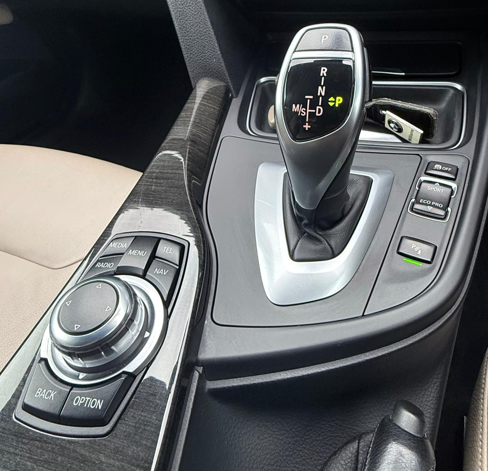 BMW 3 Series view 30