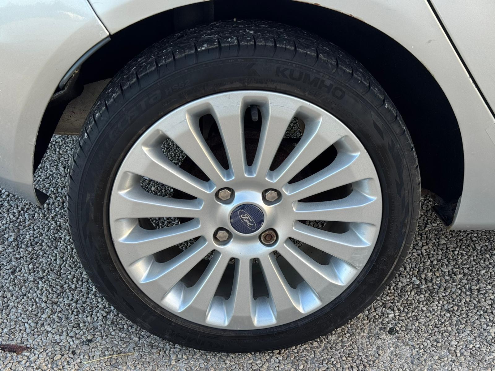2009 Ford Fiesta image 26