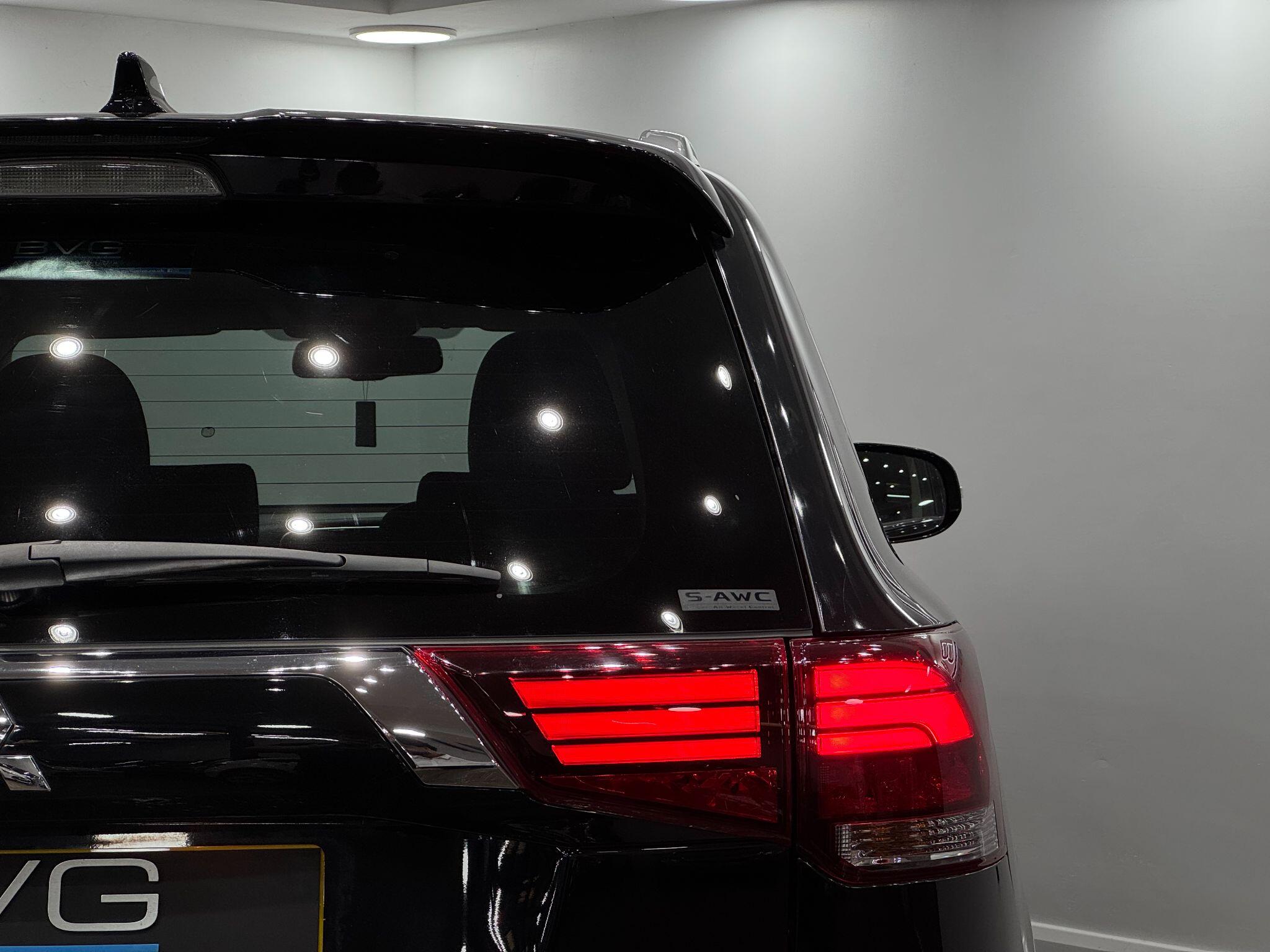 Mitsubishi Outlander view 23