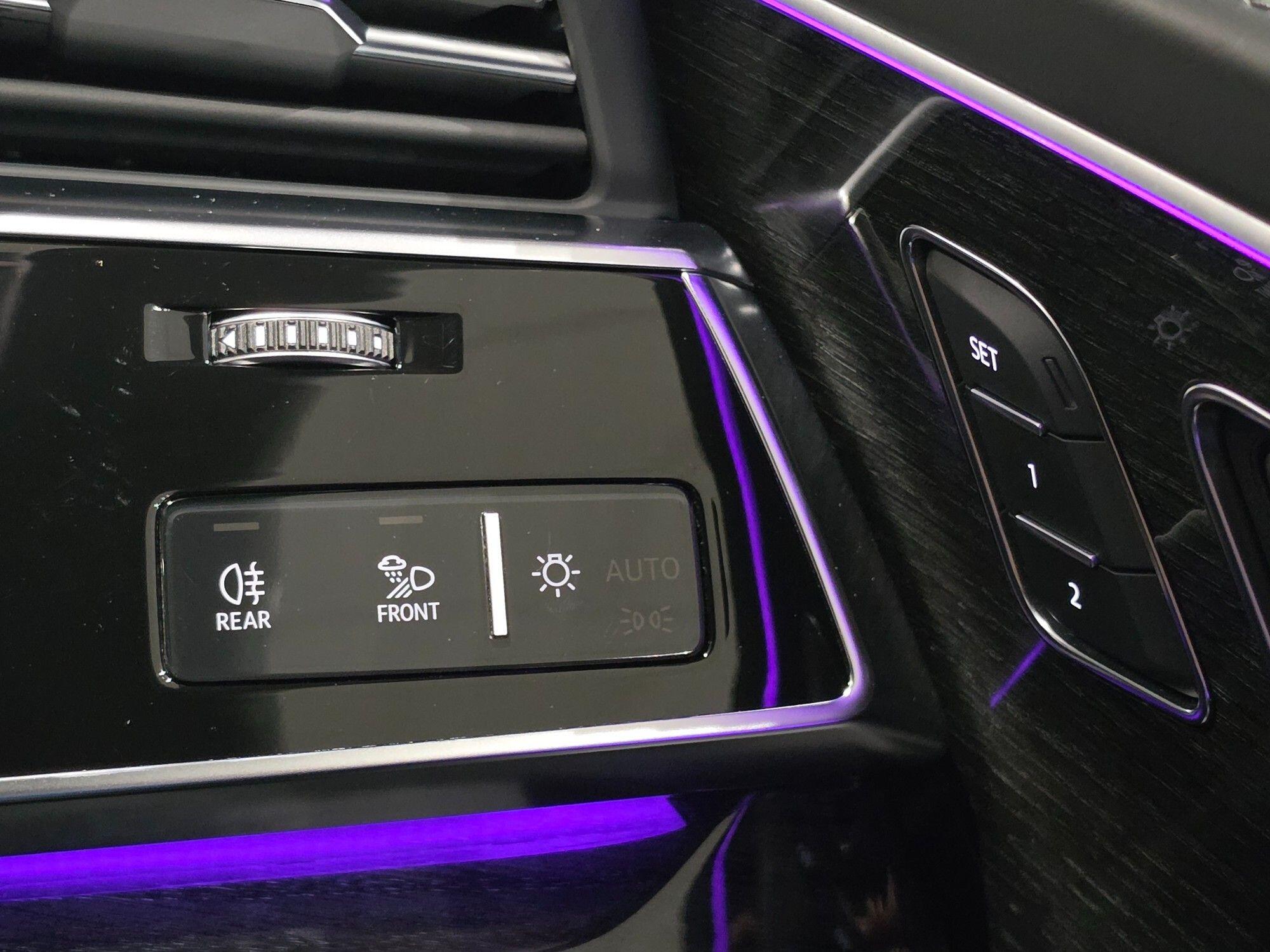Audi Q8 view 97
