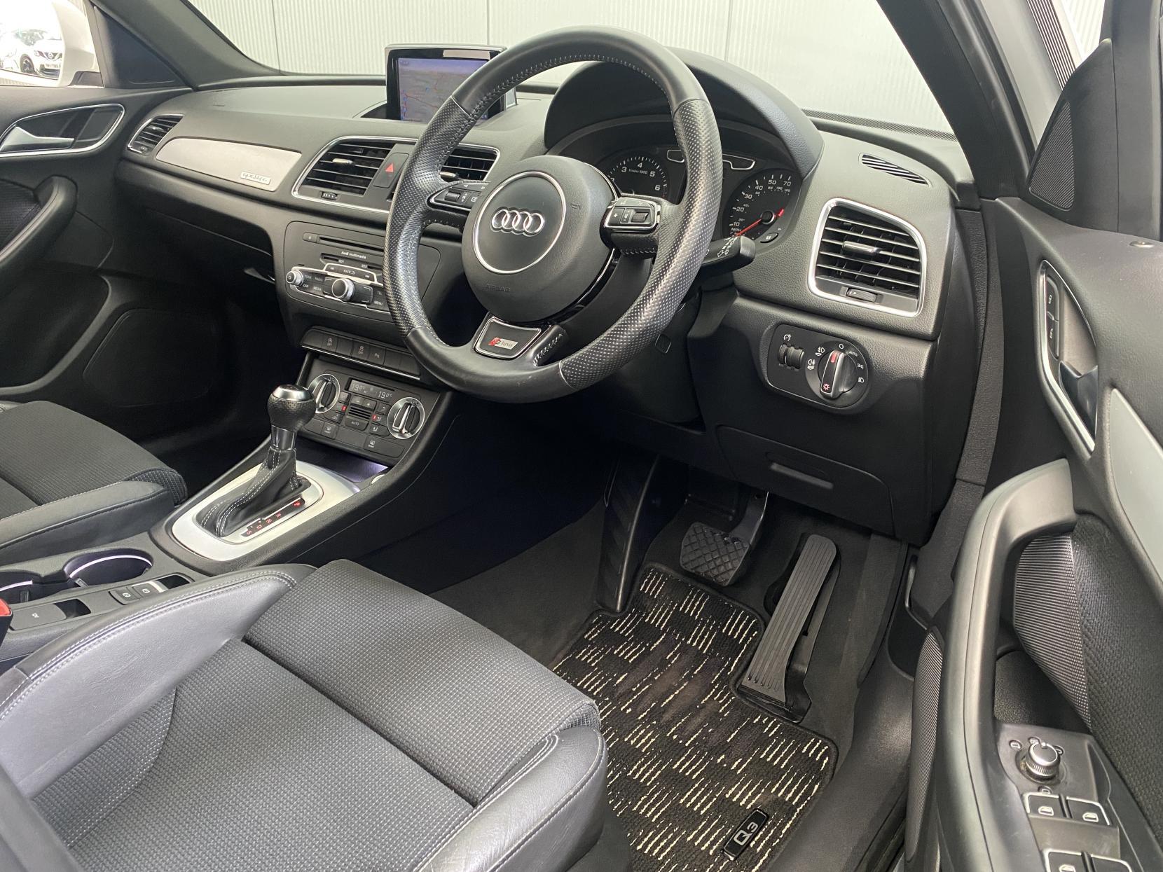 Audi Q3 view 27