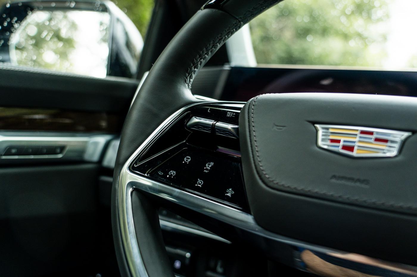 Cadillac Escalade view 32