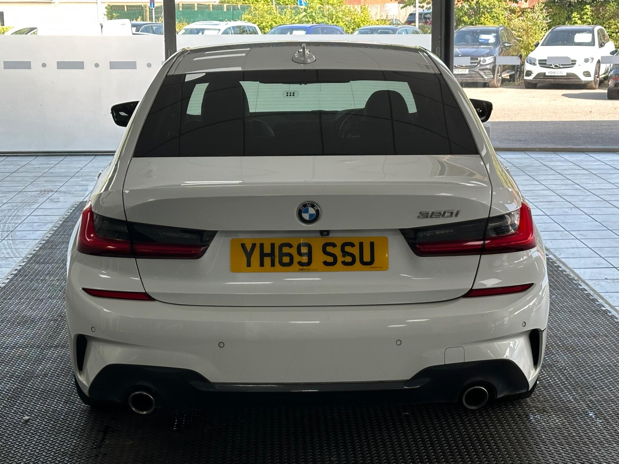 BMW 3 Series view 12