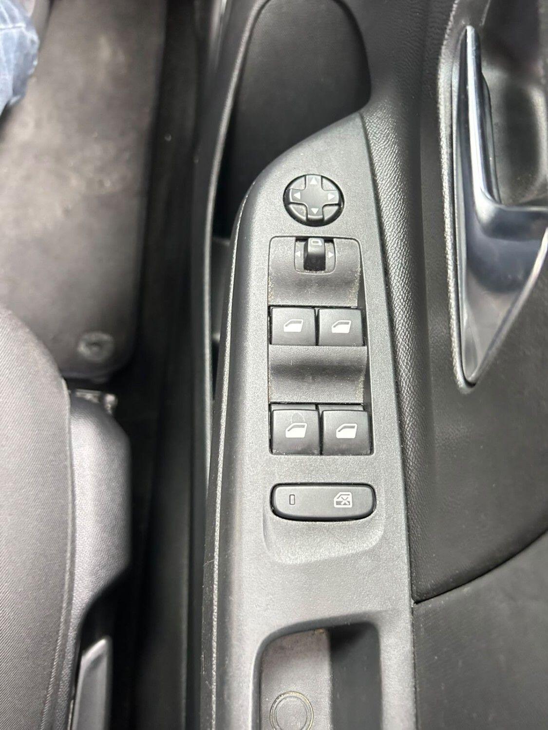 Vauxhall Corsa view 21