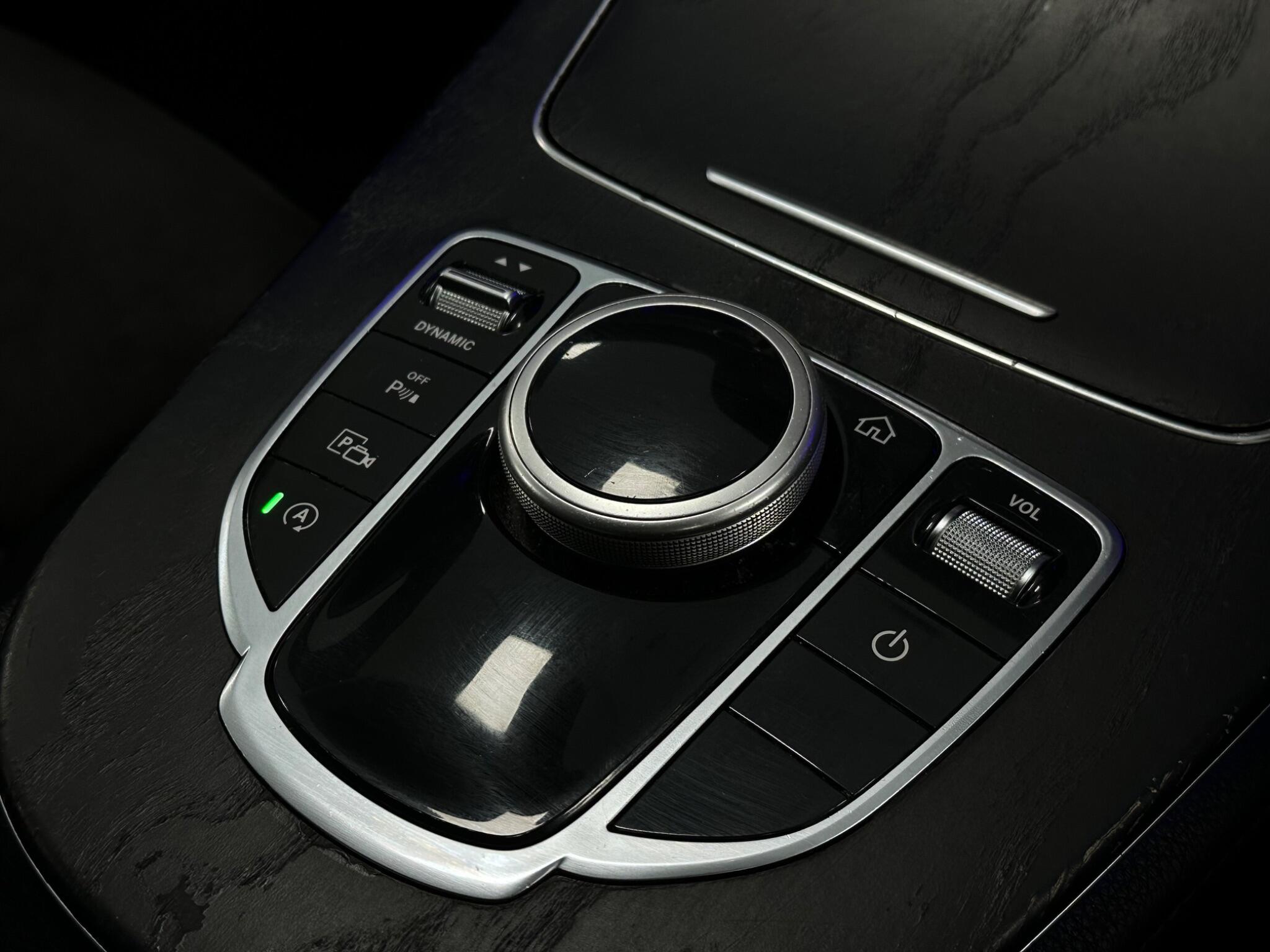 Mercedes-Benz E Class view 22