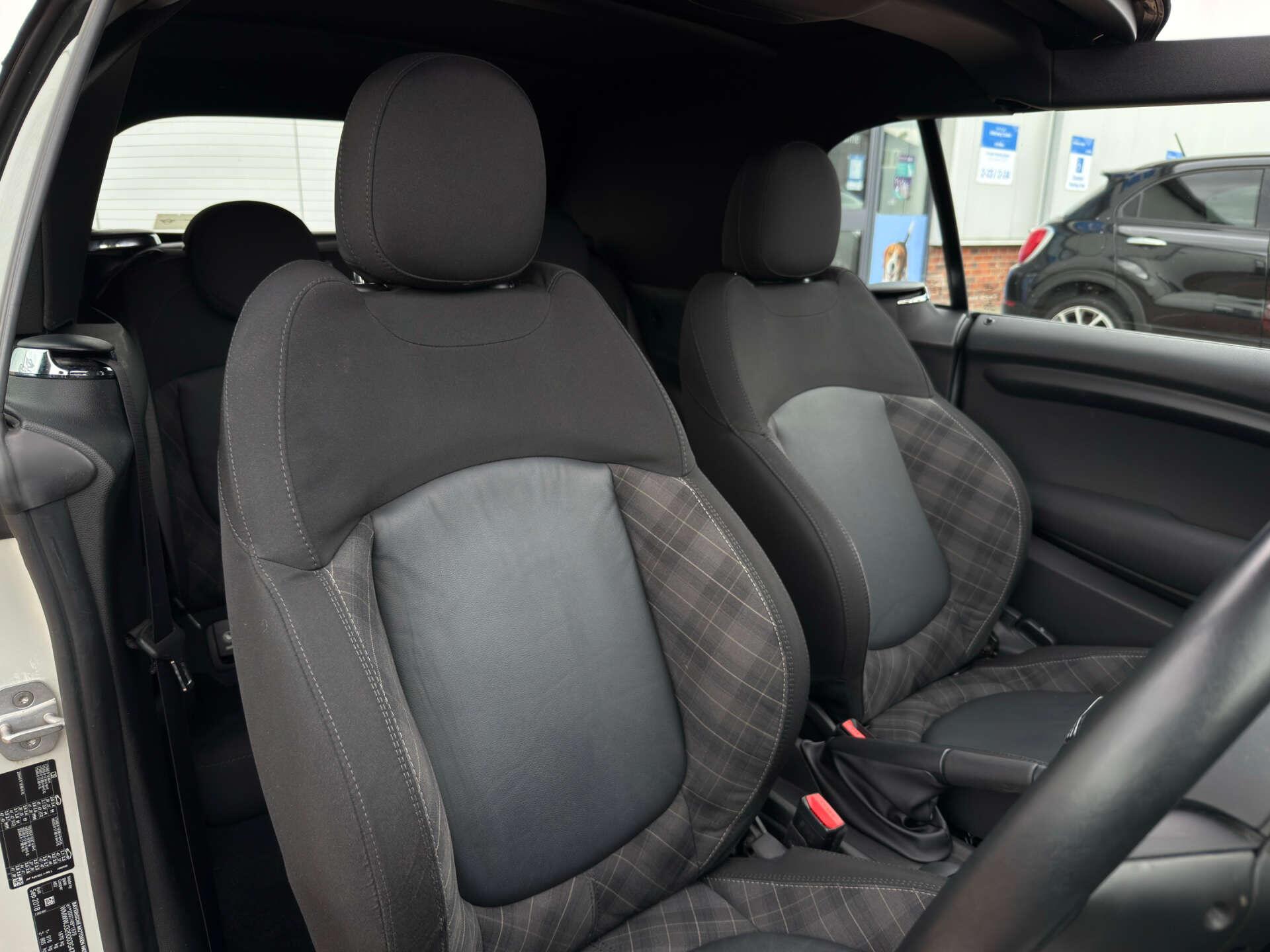 Mini Convertible view 20
