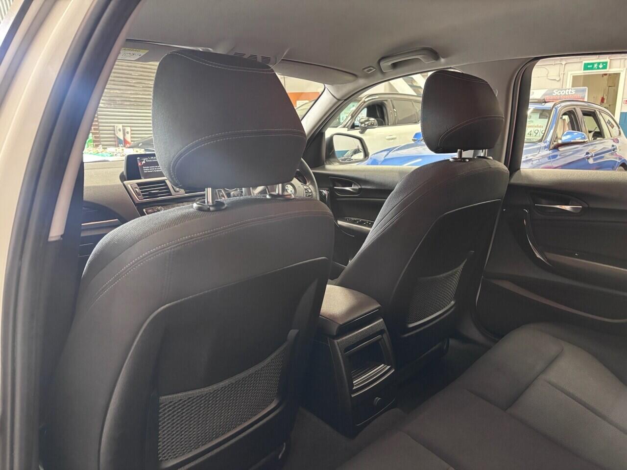 BMW 1 Series view 24