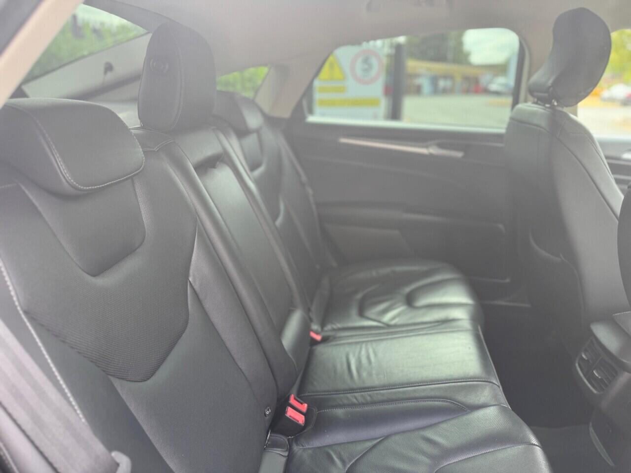 Ford Mondeo view 19