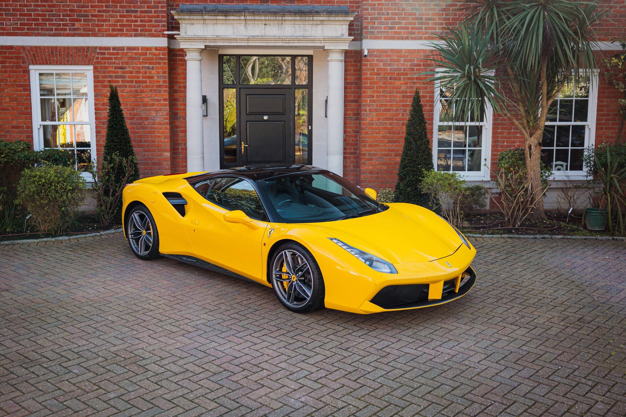 Ferrari 488 view 5