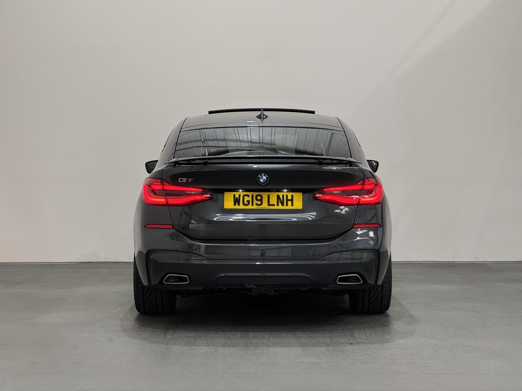 BMW 6 Series view 14