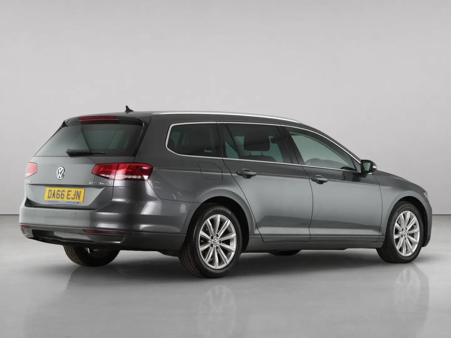 Volkswagen Passat view 10