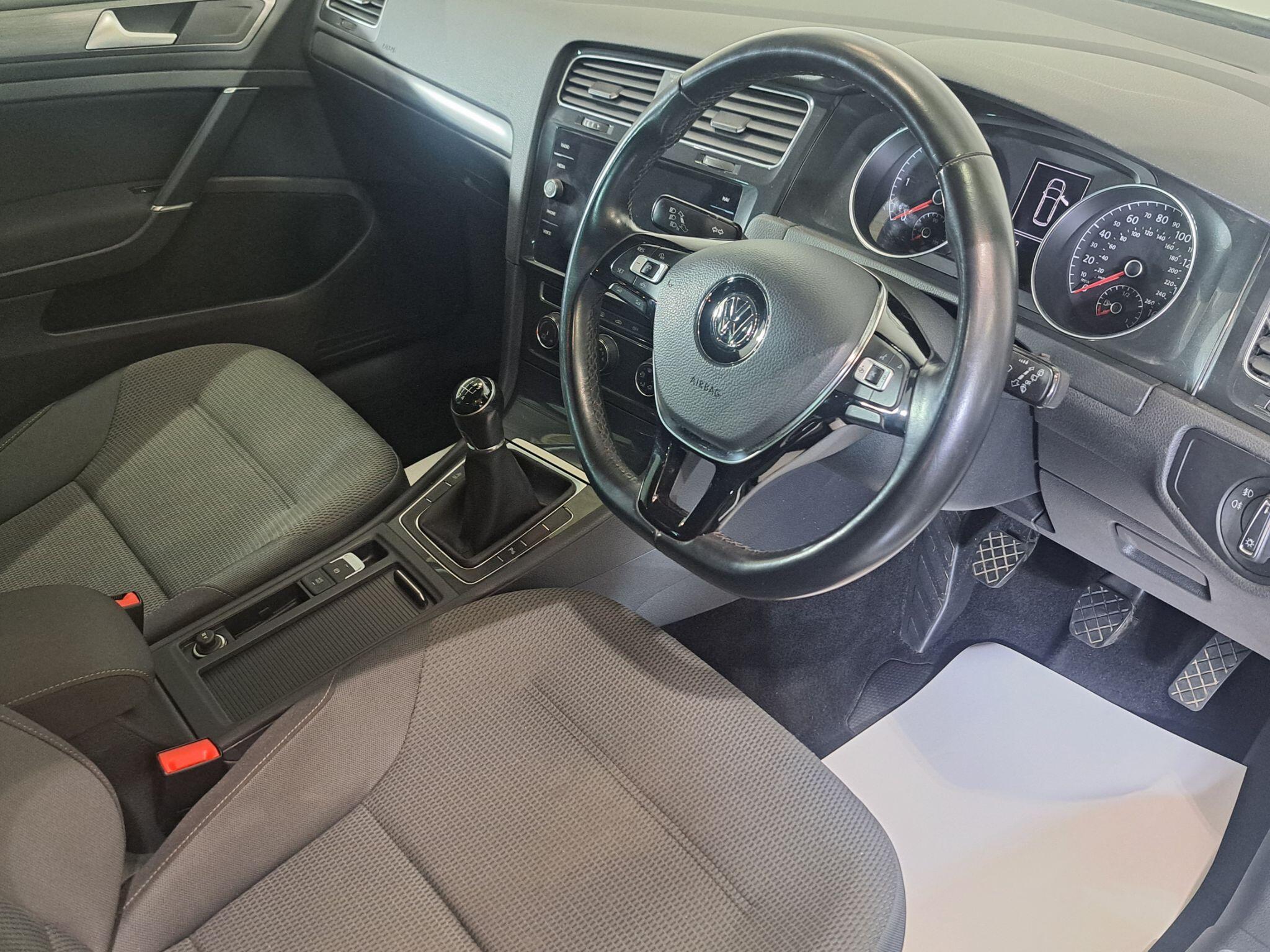 Volkswagen Golf view 19