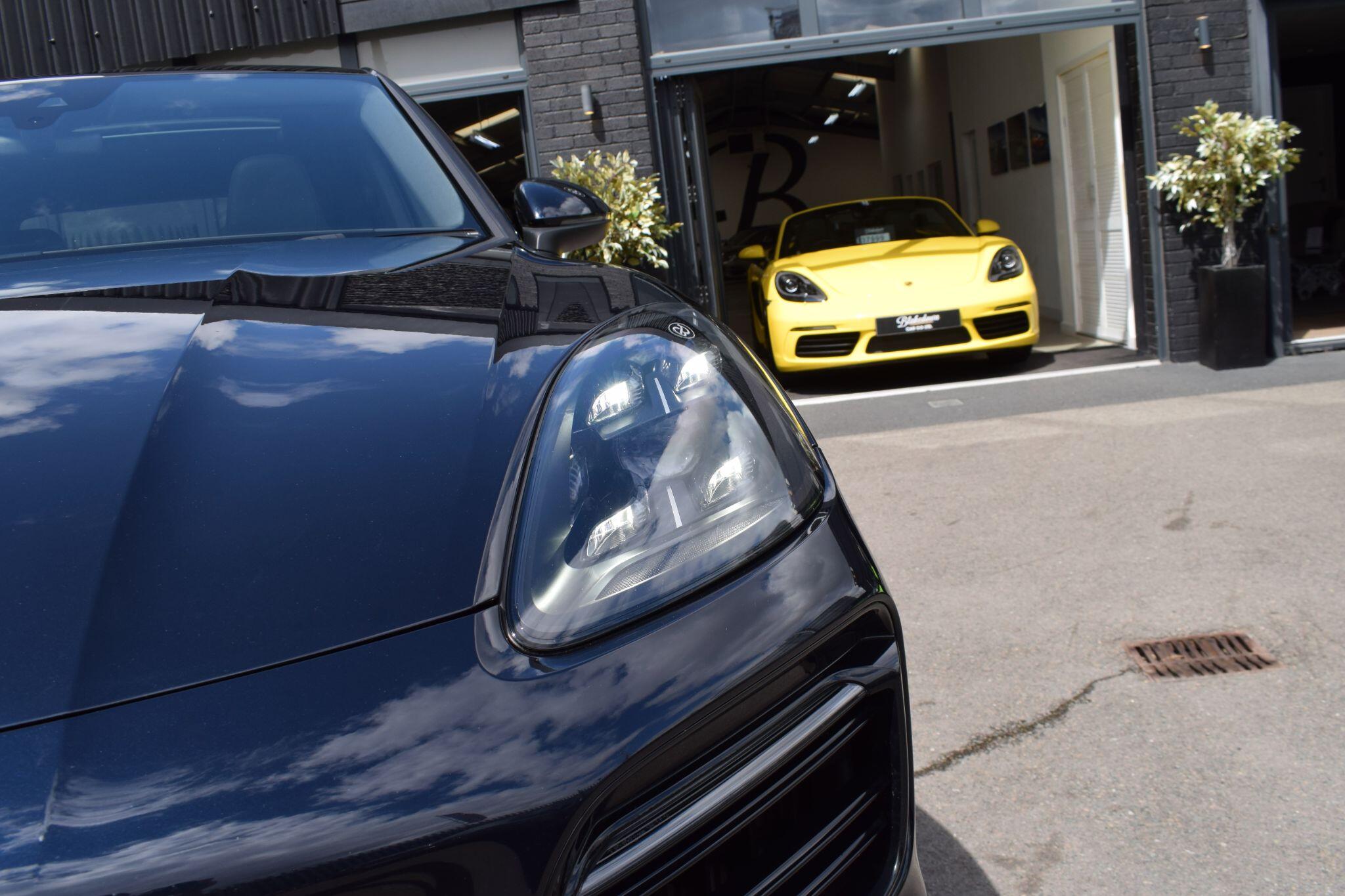 Porsche Cayenne view 35