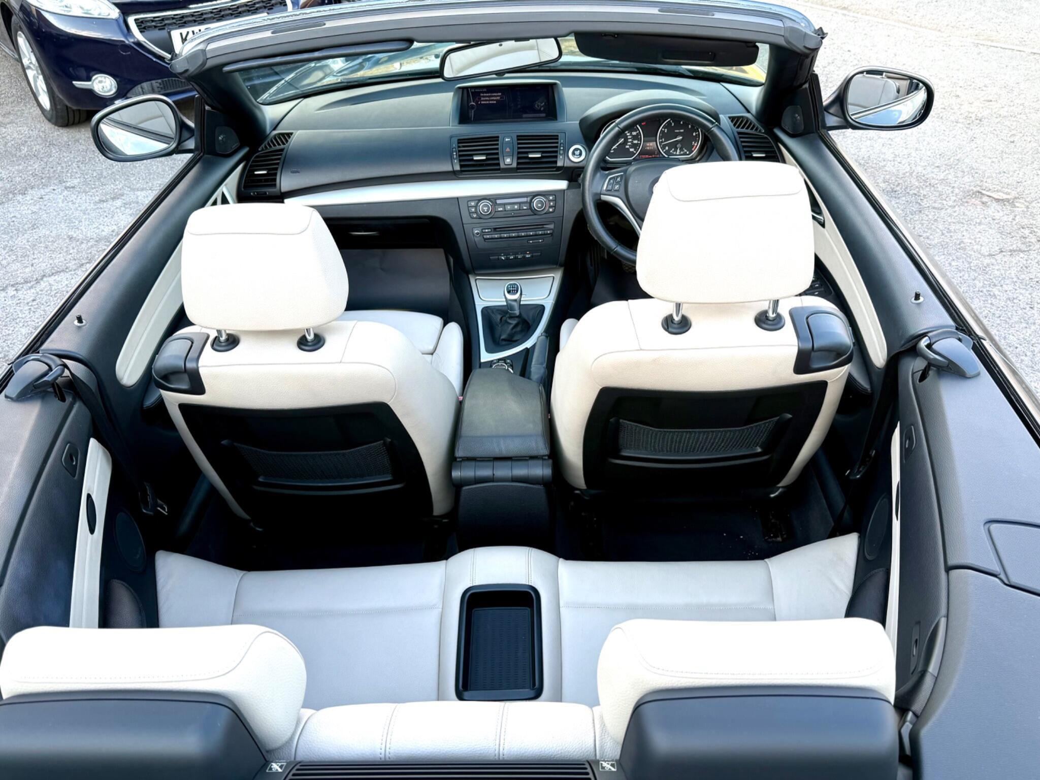 2012 BMW 1 Series image 35