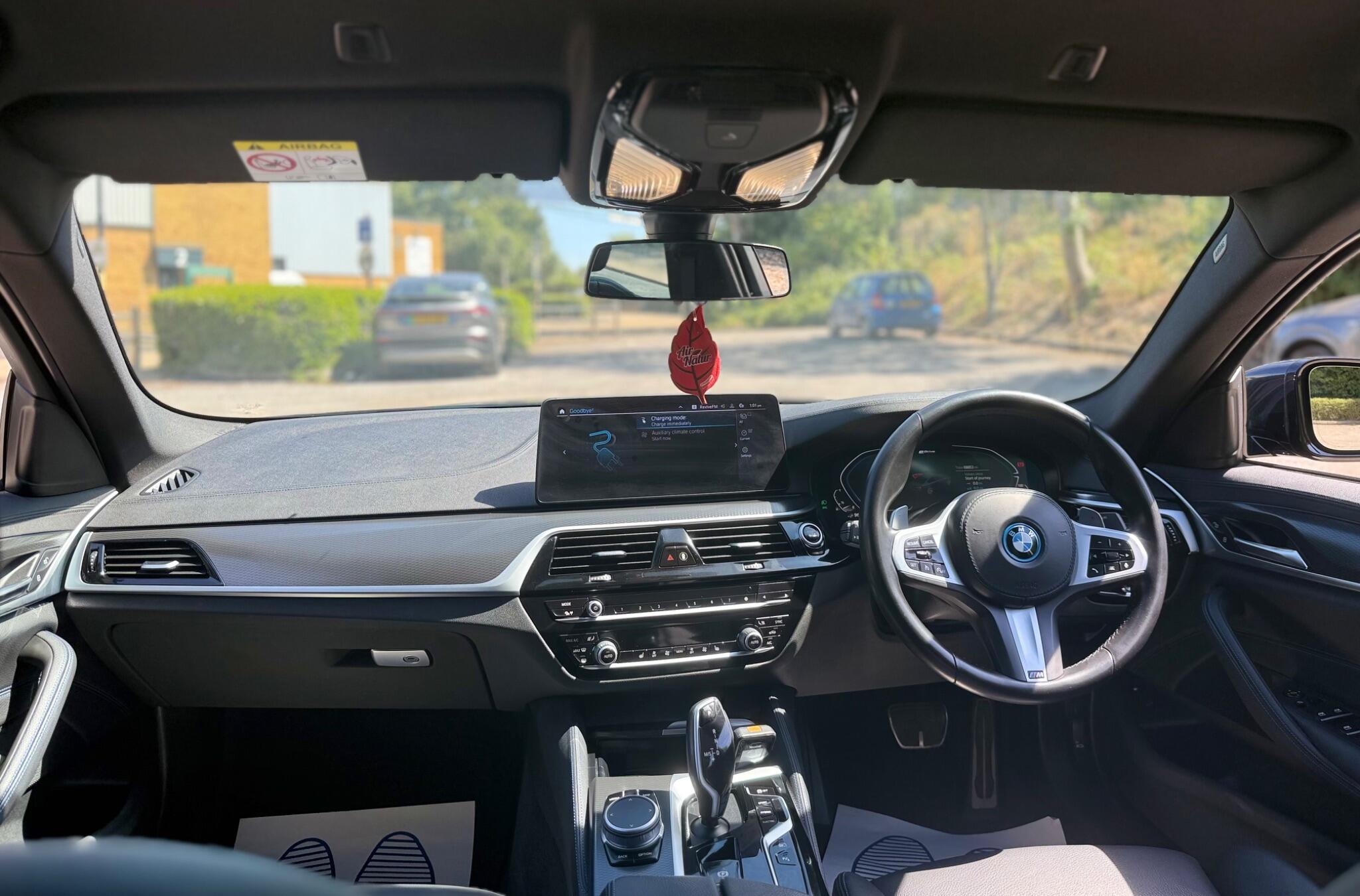 BMW 5 Series view 11