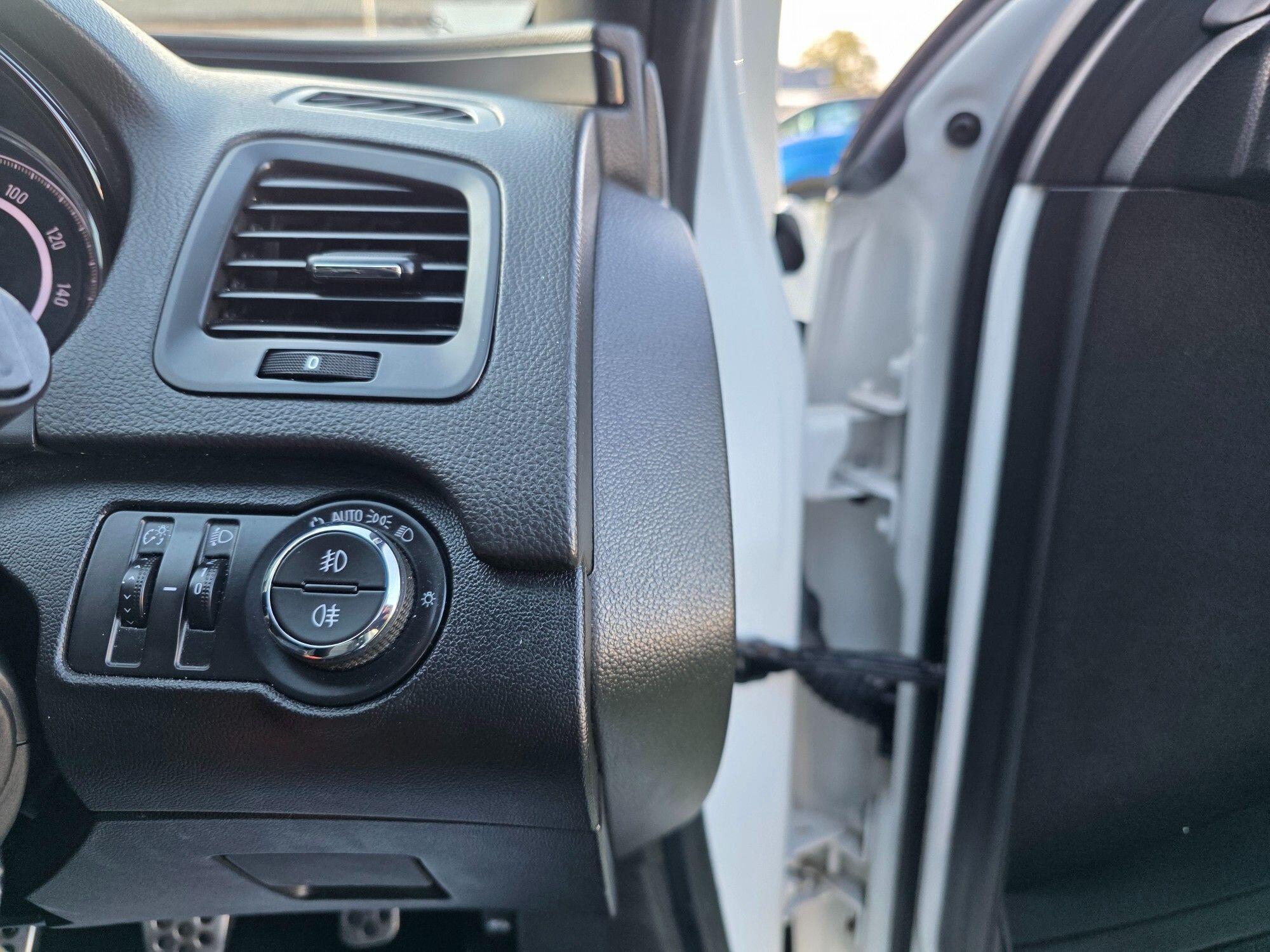 Vauxhall Insignia view 25