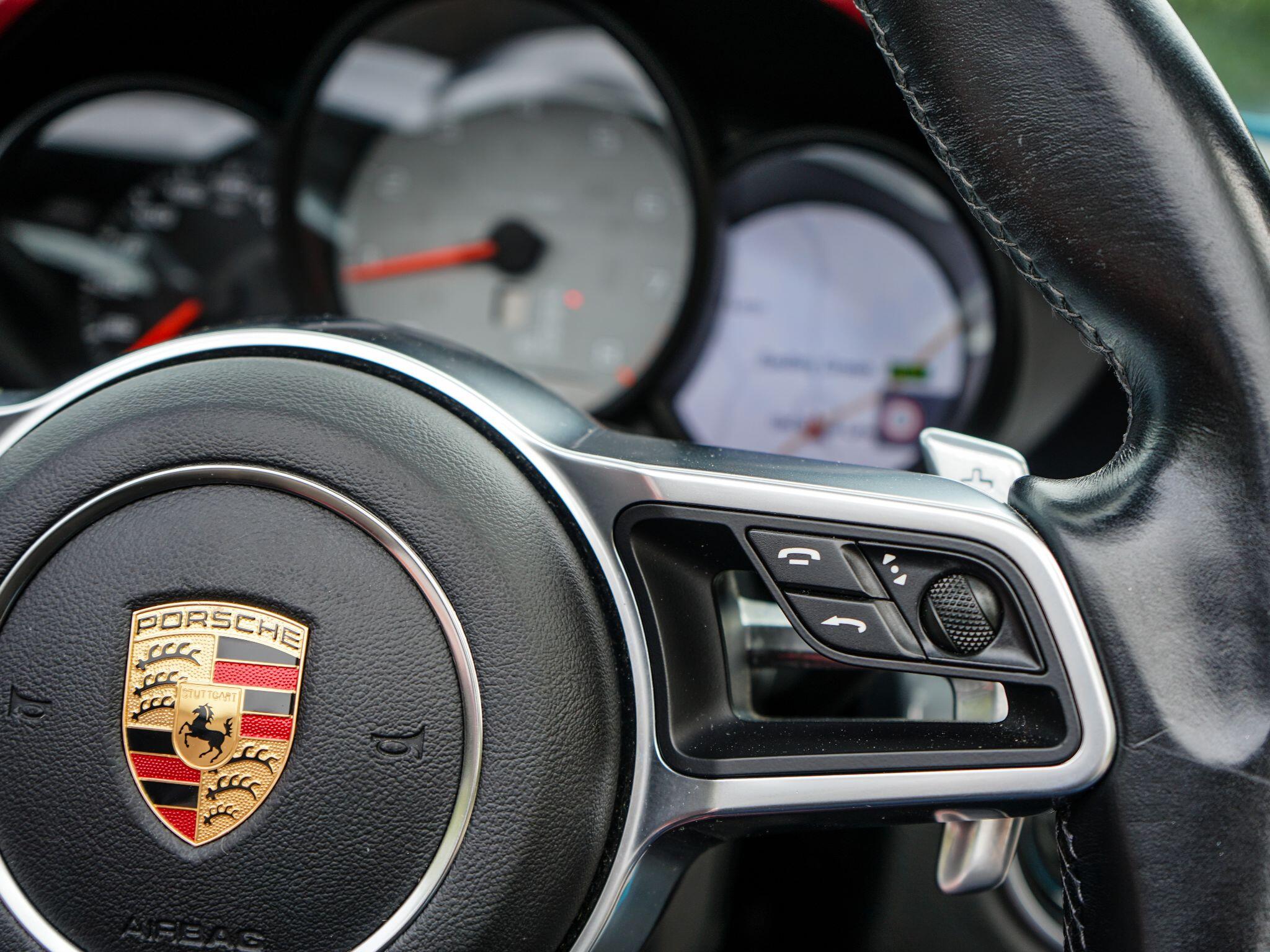 Porsche 718 Boxster view 33