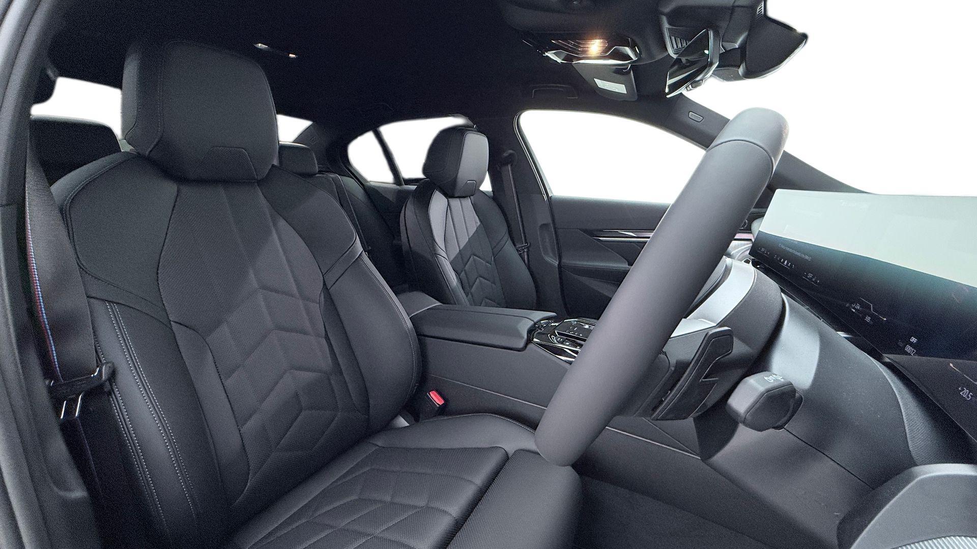 BMW 5 Series view 11