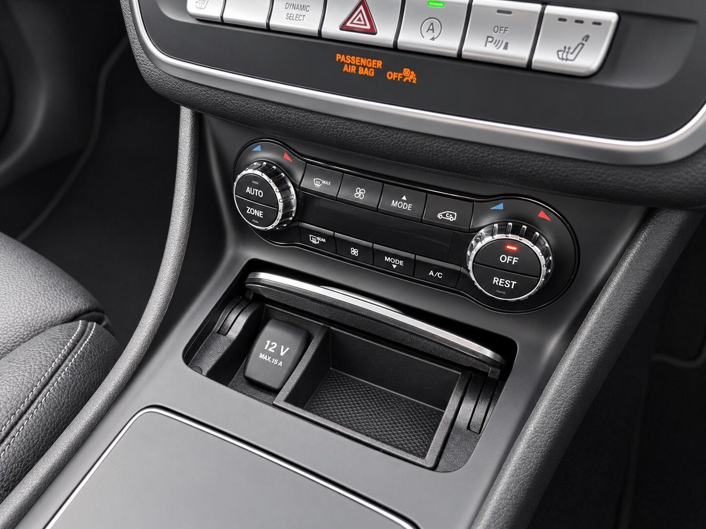 Mercedes-Benz Gla view 24