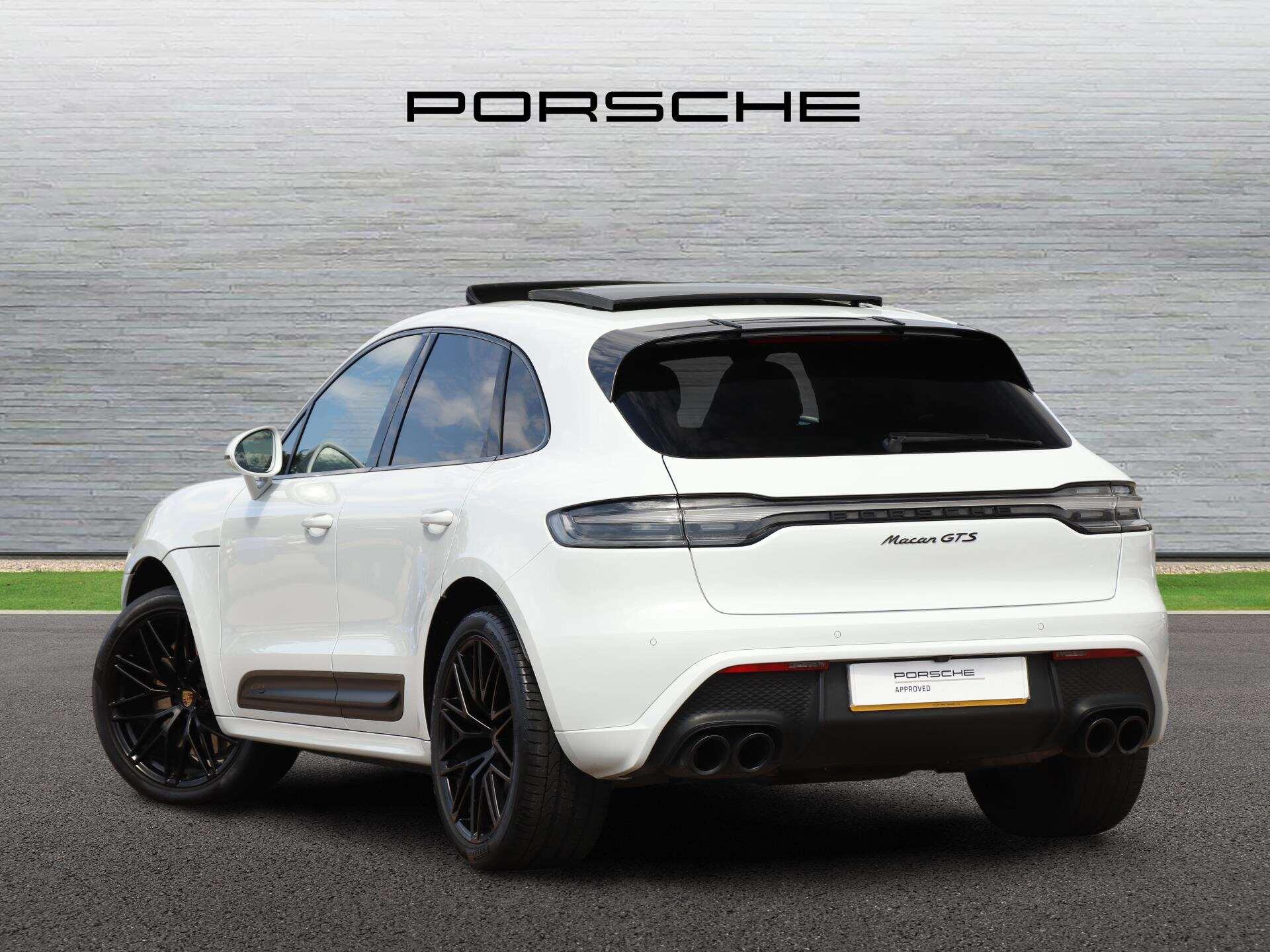Porsche Macan view 5