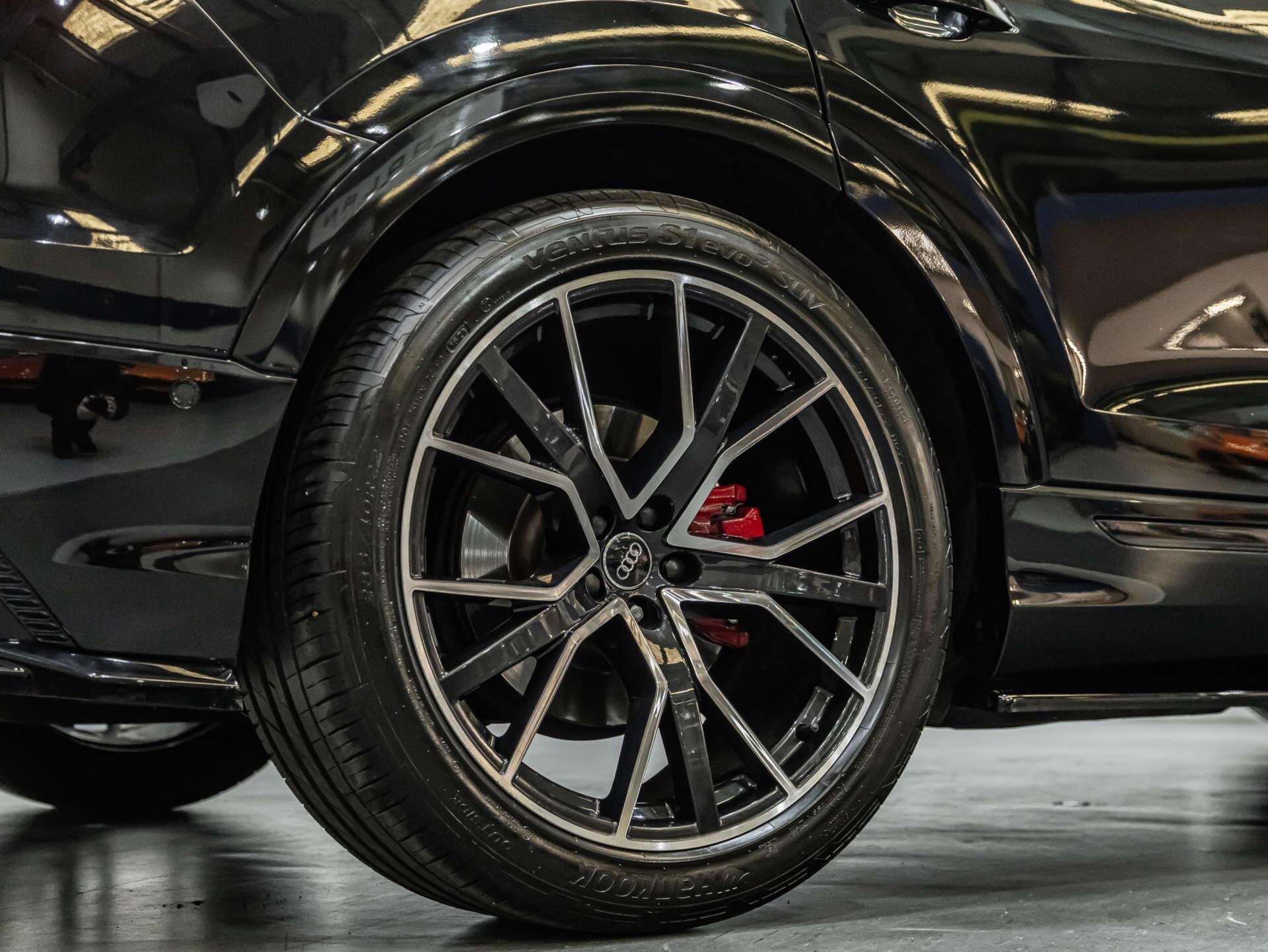 Audi SQ8 view 78