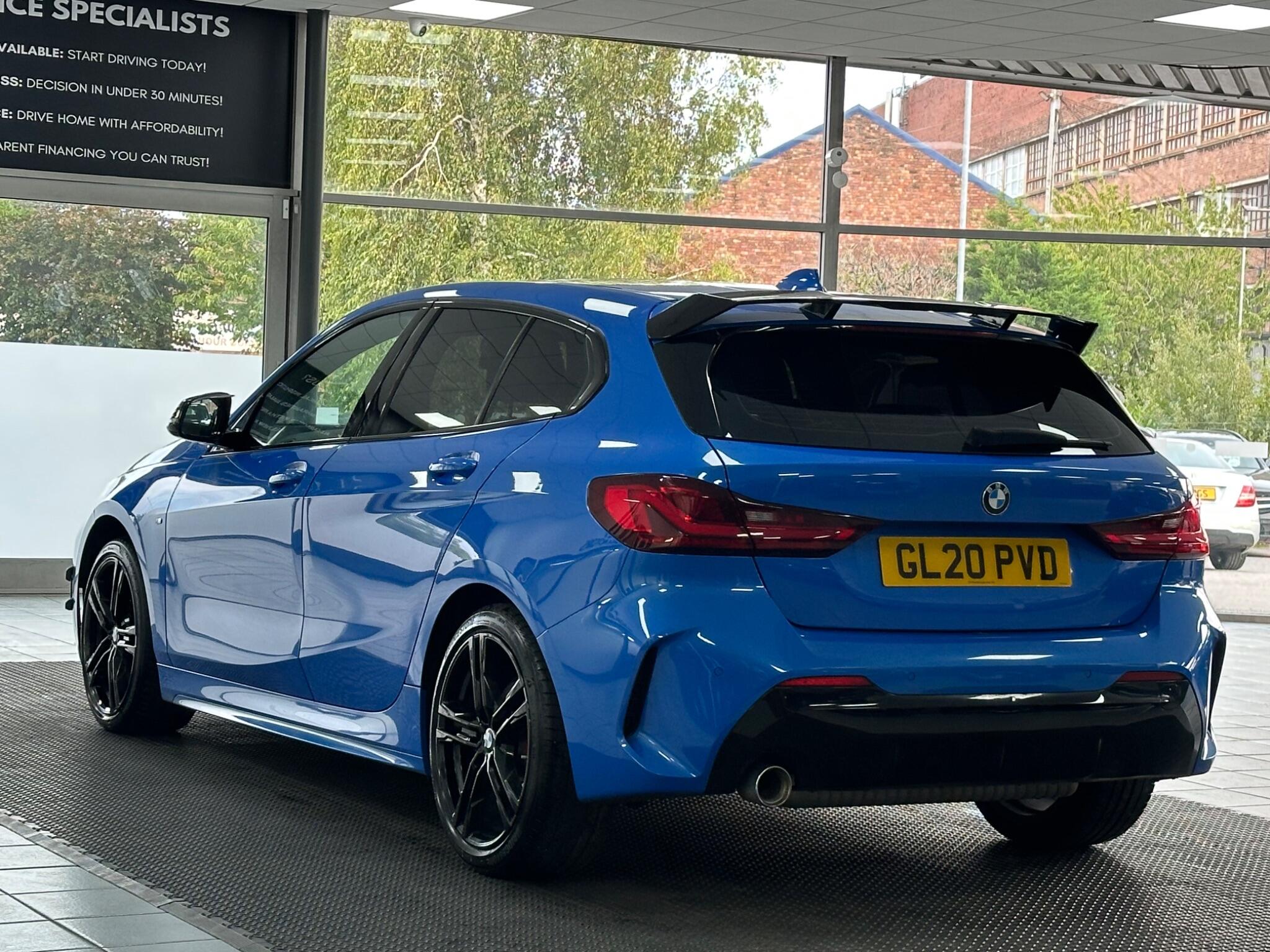 BMW 1 Series view 10