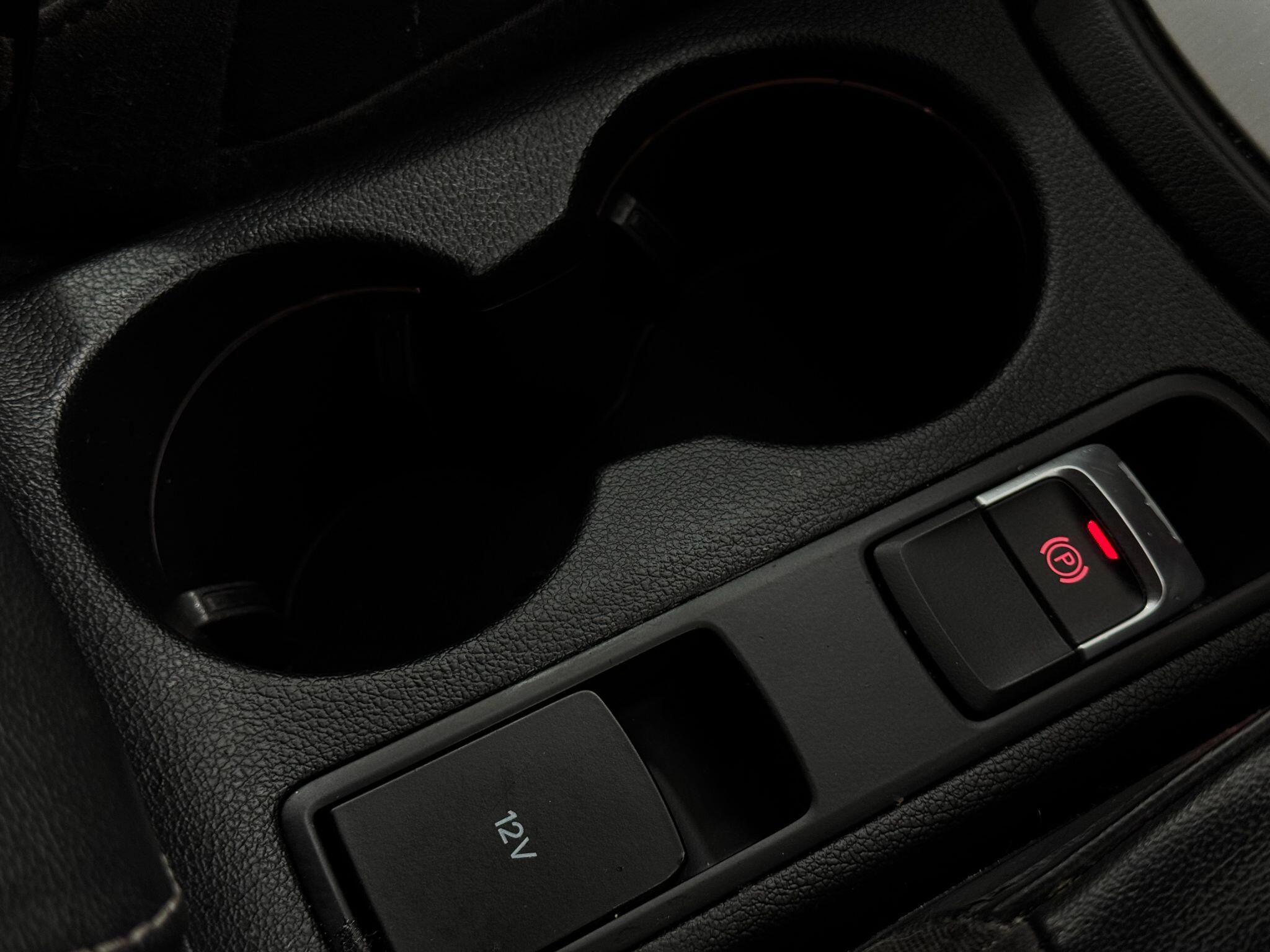 Audi Q3 view 41