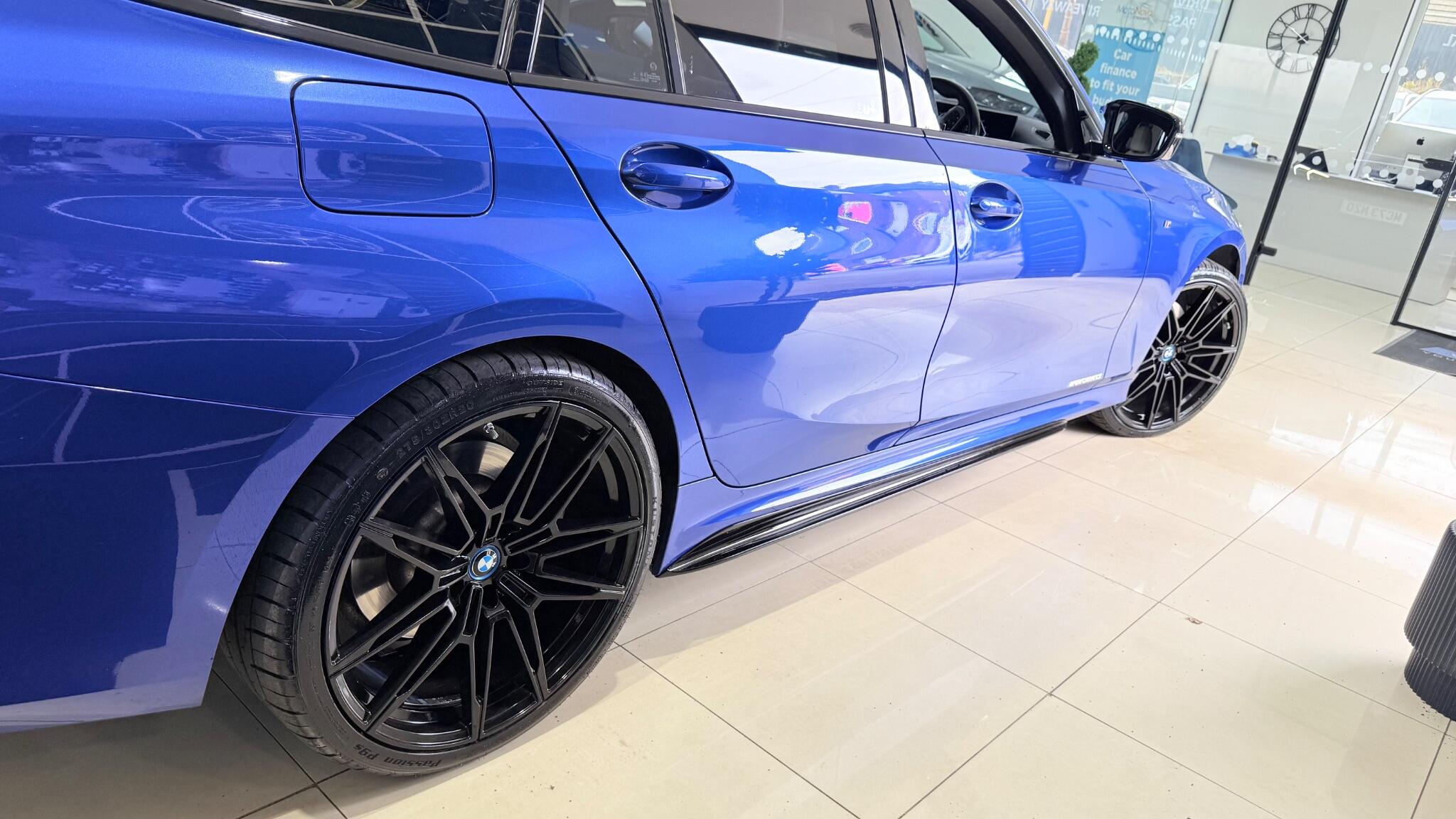 BMW 3 Series view 40