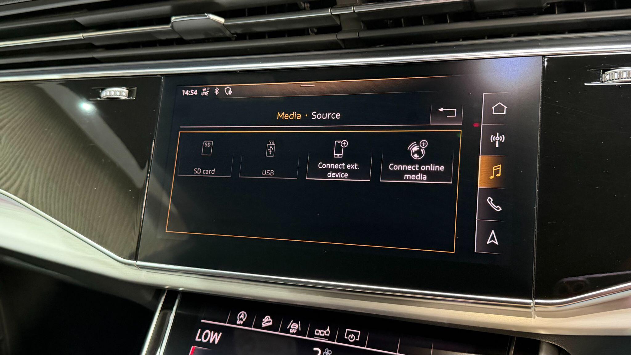 Audi Q8 view 19